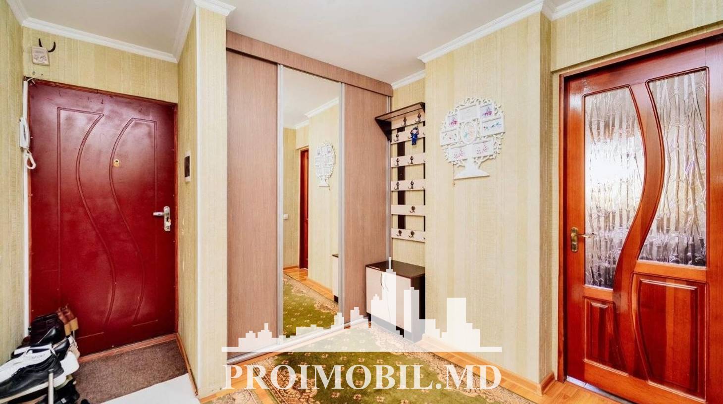 https://images.proimobil.md/YVP9P_3URG6tU0GS2BPqmFTt90HuhqhH4DfYLEOp8V8/watermark:0.75:so:0:30:0.39/resize:fill:1460:816:1/gravity:ce/bG9jYWw6Ly8vZXN0YXRlL2xyL2NjMjBkNmVlLWMwYWYtNGJjZC1iMGRiLTFmY2E4ZTE3YWMxNy5qcGVn