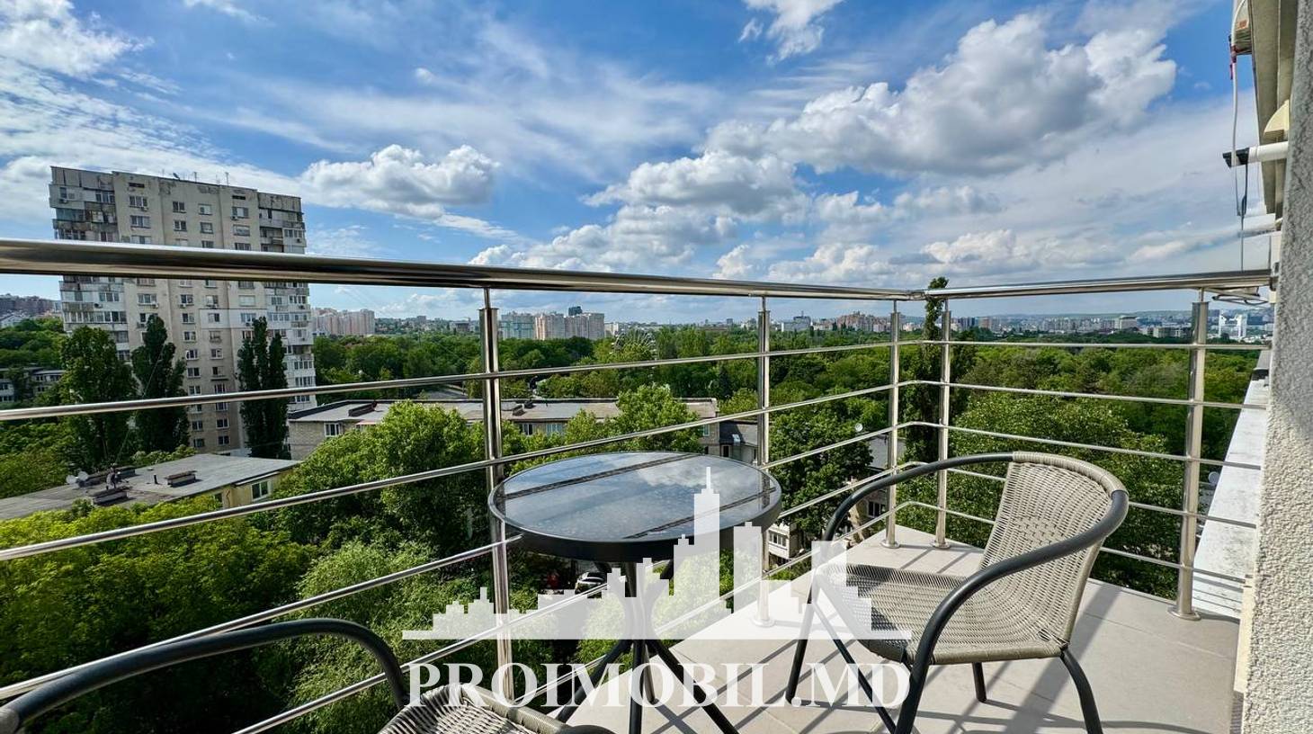 https://images.proimobil.md/YWOJoAZiXEpZB0UzCbBJnLAVltJlJK2-otmEOuUx-h4/watermark:0.75:so:0:30:0.39/resize:fill:1460:816:1/gravity:ce/bG9jYWw6Ly8vZXN0YXRlL2xyL2EzZjdkZjYwLWNkNmYtNDllMS05ZDZmLTM0MzY4NWYwZDJiMy5qcGVn
