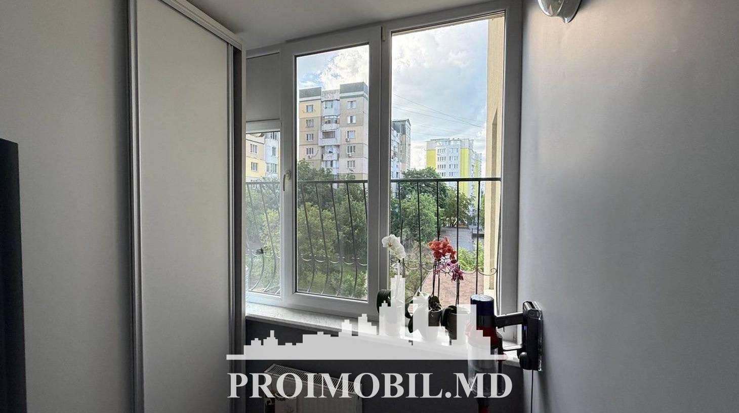 https://images.proimobil.md/Y_tVloHxxJdApeb2vz6ht6SLllpWEggpM4I-V-rAexk/watermark:0.75:so:0:30:0.39/resize:fill:1460:816:1/gravity:ce/bG9jYWw6Ly8vZXN0YXRlL2xyLzU4NzgwYWY4LTc0ODYtNDdmZi1iODczLTI1OTZlYWFlNjM2Zi5qcGVn