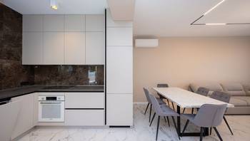 https://images.proimobil.md/YeddkcZ0JA3k8uDpr7myGA31G6Ap8sx9732g4k9MzBk/resize:fill:350:198:1/gravity:ce/bG9jYWw6Ly8vZXN0YXRlL2xyL2U4NWI0ZjcxLTU0MmQtNDZjNy1iYmFkLWJmMjg2NWFmMmZhOC5qcGVn