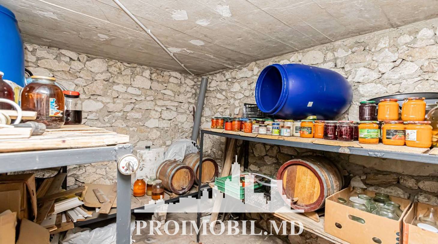 https://images.proimobil.md/YfsN4TcHOobZBZZ0qiyEJm44lvmIbzulSpRlro4ELMY/watermark:0.75:so:0:30:0.39/resize:fill:1460:816:1/gravity:ce/bG9jYWw6Ly8vZXN0YXRlL2xyL2MwNzdiNDI5LTYwOWQtNDZjOC1hYjEyLTk2ZWM2ZDBkYmMyYi5qcGVn