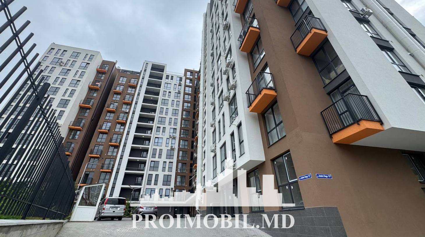 https://images.proimobil.md/YhLvesHmM_qhi02aA2ZGx3K-cSkcMG2gRbWQHa_IxMM/watermark:0.75:so:0:30:0.39/resize:fill:1460:816:1/gravity:ce/bG9jYWw6Ly8vZXN0YXRlL2xyLzUyZTI1NTE0LWU1YWQtNGVhYi1hY2Y2LTkyMmE4ZTk0NzY4YS5qcGVn