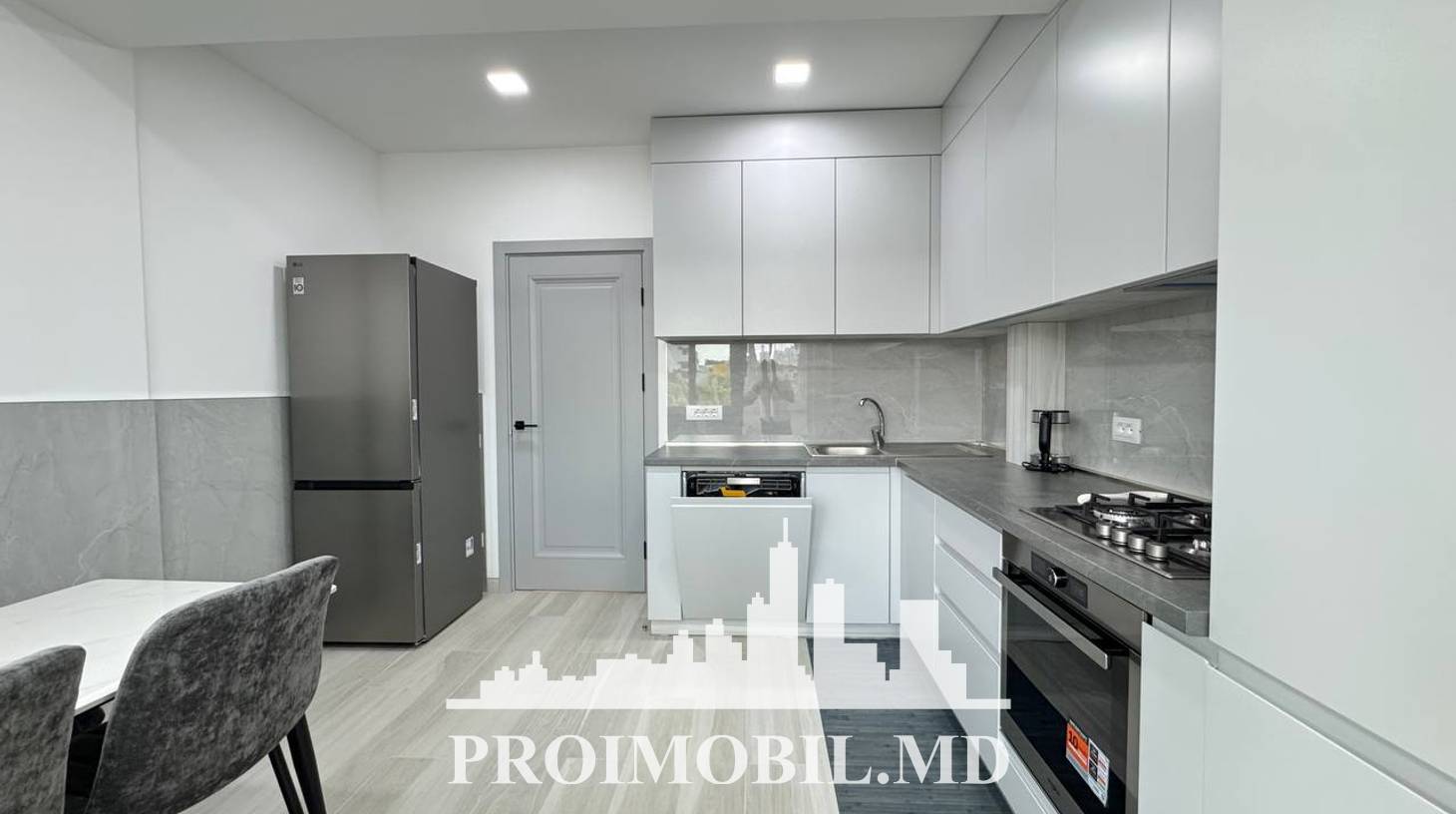 https://images.proimobil.md/Yj83xv5AM98Yo7nk0kJEJyx-BlsKObj86oEPb_h6u-Y/watermark:0.75:so:0:30:0.39/resize:fill:1460:816:1/gravity:ce/bG9jYWw6Ly8vZXN0YXRlL2xyLzRkMDg1NGI1LTRmYjItNDkyNC1iZmFmLTM2YTAwMWZlNWRiNS5qcGVn