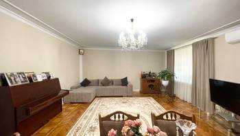 https://images.proimobil.md/YjFWvW-uQ6V293LdYQdLhzkYakHtZspjZGYMIN9KK0Q/resize:fill:350:198:1/gravity:ce/bG9jYWw6Ly8vZXN0YXRlL2xyLzE1NWU2NGE0LWM0YjAtNDZkOS05N2ZjLTA3YWFmNzI4YWQxZi5qcGVn