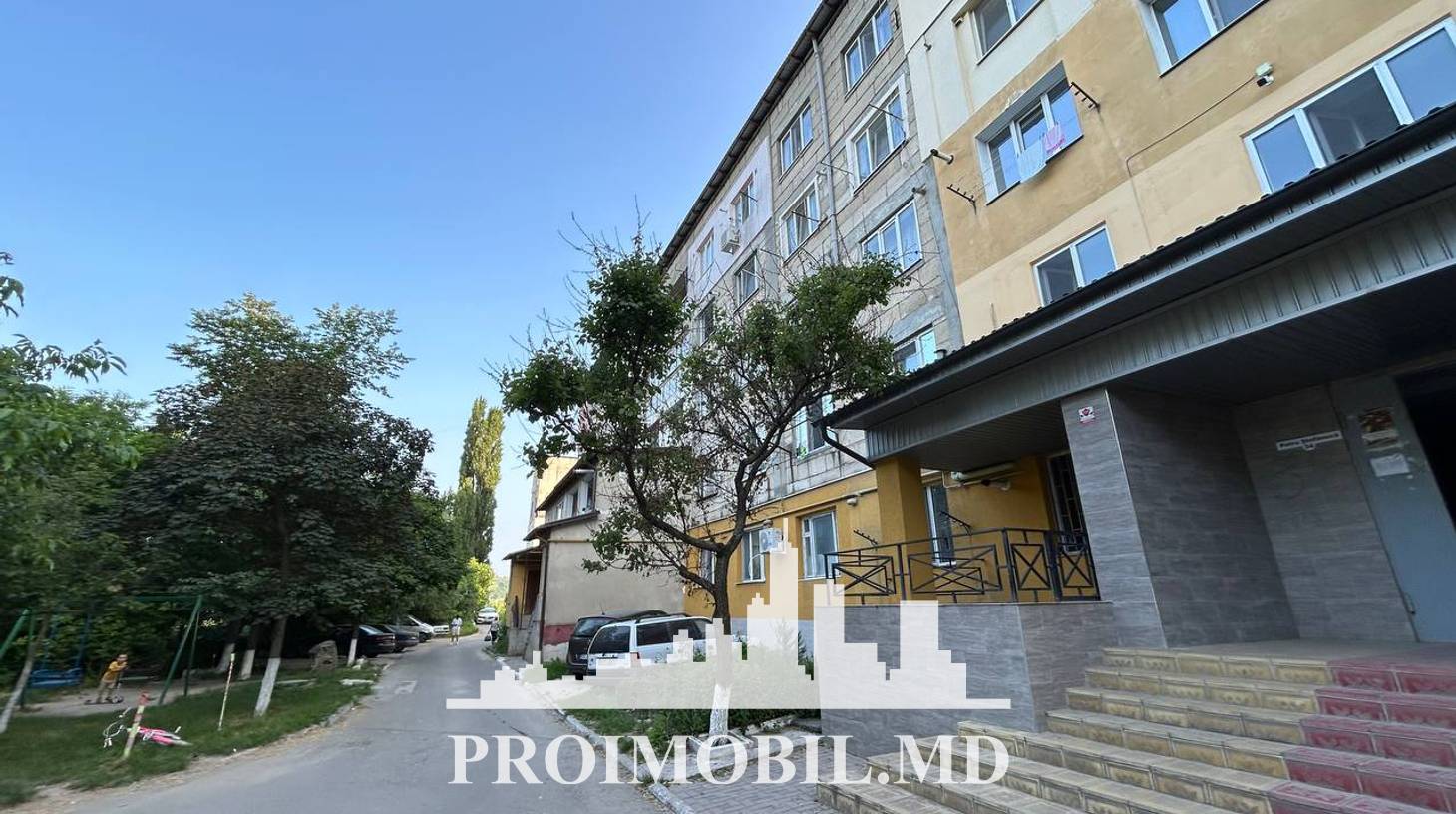 https://images.proimobil.md/YpLgC52BtdXzgskynTa8oYPYBiMffadsG0RGmdRZQUY/watermark:0.75:so:0:30:0.39/resize:fill:1460:816:1/gravity:ce/bG9jYWw6Ly8vZXN0YXRlL2xyLzg1ZjdlNWMzLTU1NDItNDBjYy1iZWRlLWExZDY1YWRmZTBjMi5qcGVn