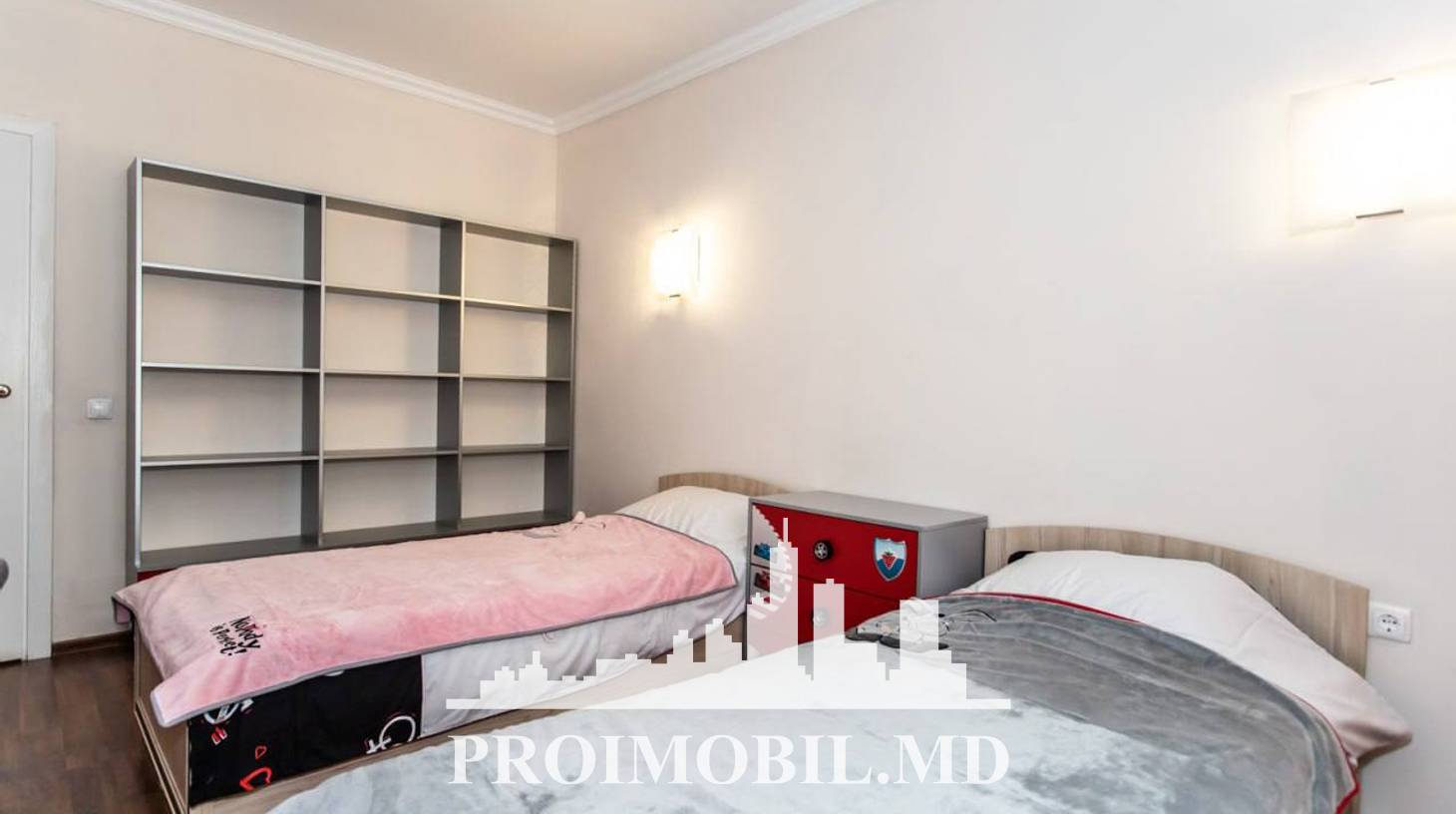 https://images.proimobil.md/Ypgn51XHNklU6FVlDA4H42M1x9IxMbmh39GFu04-DKo/watermark:0.75:so:0:30:0.39/resize:fill:1460:816:1/gravity:ce/bG9jYWw6Ly8vZXN0YXRlL2xyLzA4OTc3ZjMzLWIzZmQtNGFlOC04NWU3LTM3NTEzMDJiY2IxNi5qcGVn