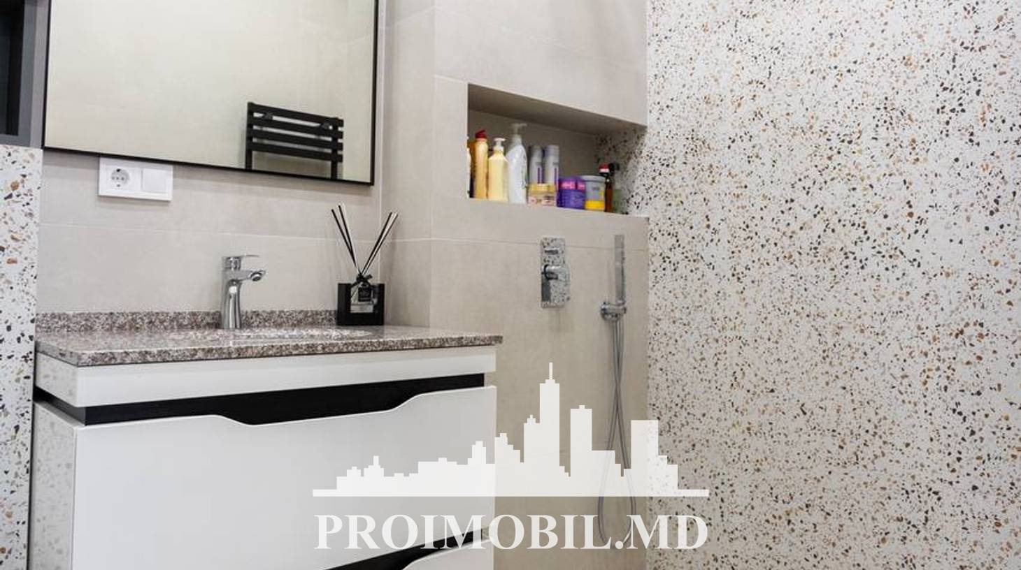 https://images.proimobil.md/YsAw58L2Ha6ezwi1ivFzJRXmz85FGMgNFjyJ7qZK-bA/watermark:0.75:so:0:30:0.39/resize:fill:1460:816:1/gravity:ce/bG9jYWw6Ly8vZXN0YXRlL2xyLzZhMGViYWRjLWQzNjktNDkyNy1hNThiLThkM2EzY2ZhZjUyNS5qcGVn
