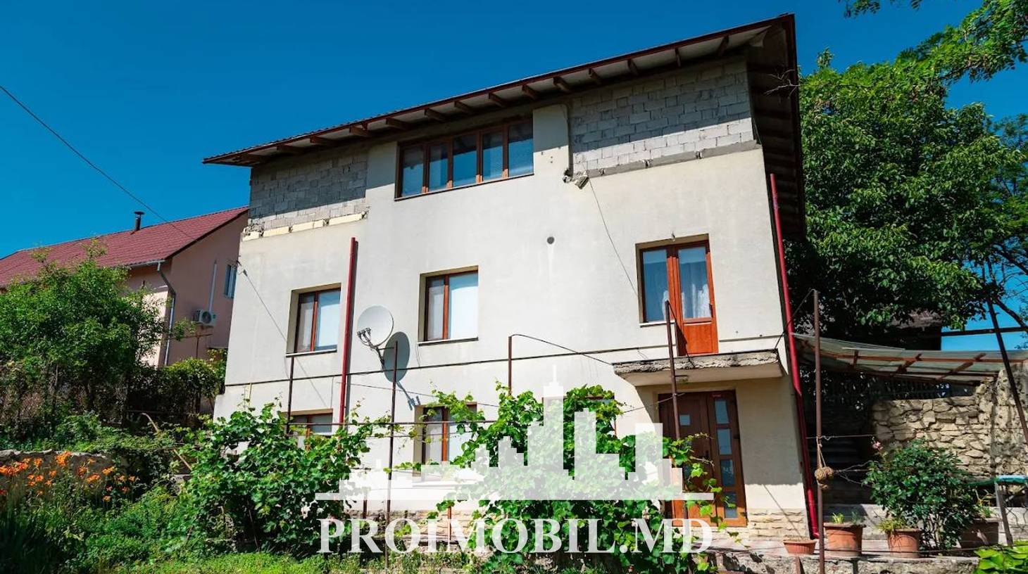 https://images.proimobil.md/YurPsCNrmNIy8bS-8nGKvHzVH-Tkg3ut9EwoECeoEhI/watermark:0.75:so:0:30:0.39/resize:fill:1460:816:1/gravity:ce/bG9jYWw6Ly8vZXN0YXRlL2xyLzRiNmRiNTA4LTViNjEtNGYxMS04NDBiLWZmN2I3MjllNmQ0MC5qcGVn