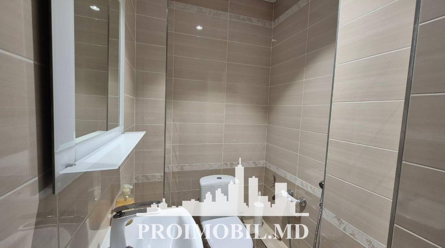 https://images.proimobil.md/Ywtmai86EaV0B9-BJ6ryA4erRehEQGq7hZ4wCF5zp70/watermark:0.75:so:0:30:0.39/resize:fill:1460:816:1/gravity:ce/bG9jYWw6Ly8vZXN0YXRlL2xyLzFiYmU3ZDQ5LWM5MzQtNDc2NC1hYzdmLWRmNzQ3NzdlYTBkOC5qcGVn
