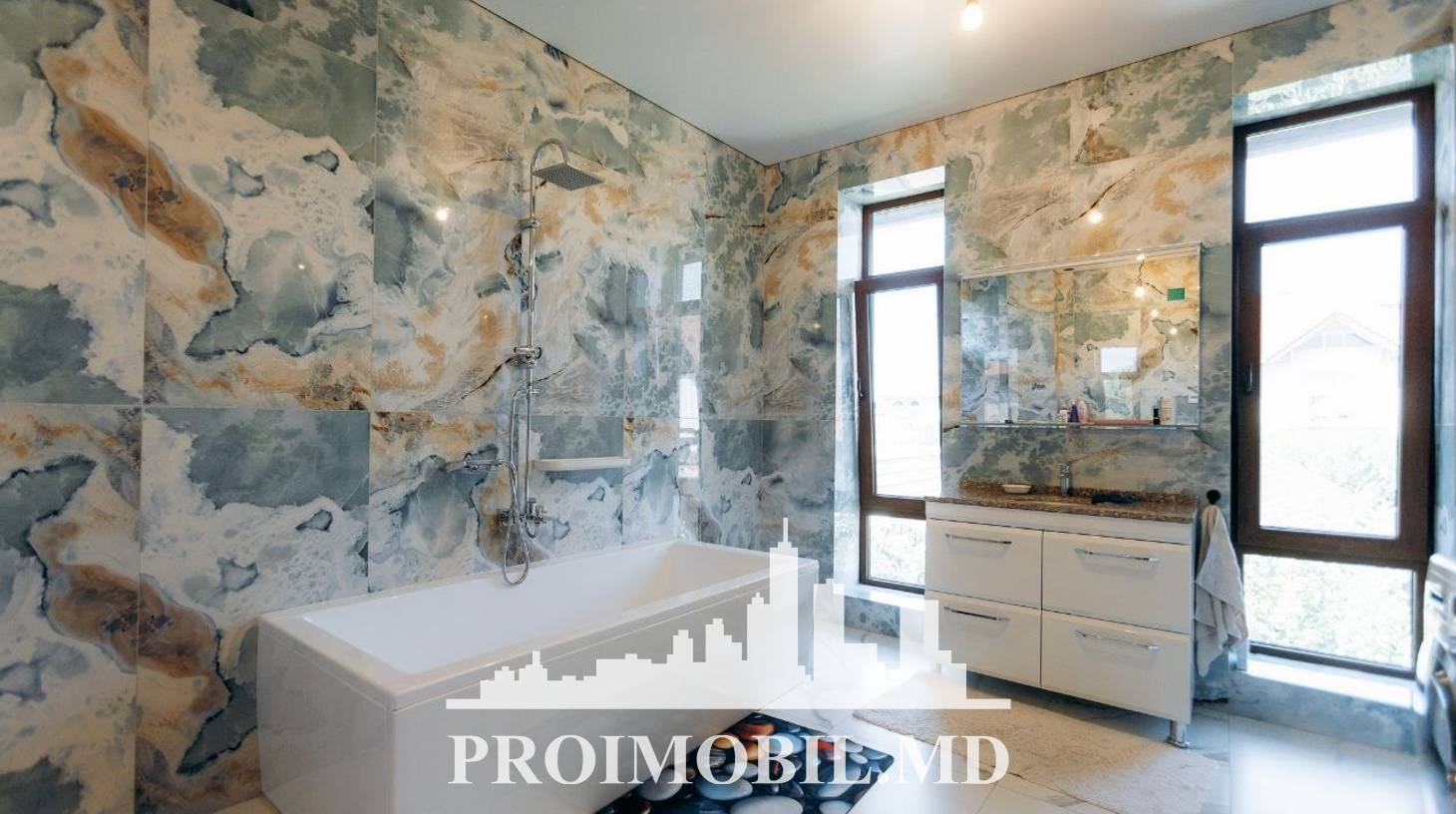 https://images.proimobil.md/YxUAkOk1sn-62a8D3OaXglL7XfoxmpiB7fo3zj0135Q/watermark:0.75:so:0:30:0.39/resize:fill:1460:816:1/gravity:ce/bG9jYWw6Ly8vZXN0YXRlL2xyLzY4YzM4OGRkLTQ2ZmEtNGEyYS1hYzBmLTE4YmUyMjQ2MGEyZC5qcGVn