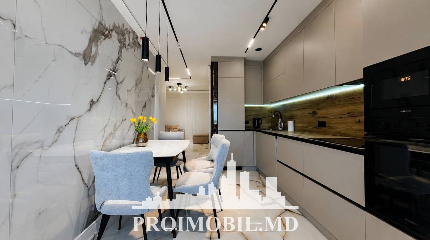 https://images.proimobil.md/Yxw2sat-fqQI6LCcR5UTwy4xANkzgxHw-l24tsLWLek/watermark:0.75:so:0:30:0.39/resize:fill:1460:816:1/gravity:ce/bG9jYWw6Ly8vZXN0YXRlL2xyLzZkNzE1NmFhLTY1NzYtNDc1MC1hYzljLTdjZGRiY2EzNTAwOC5qcGVn