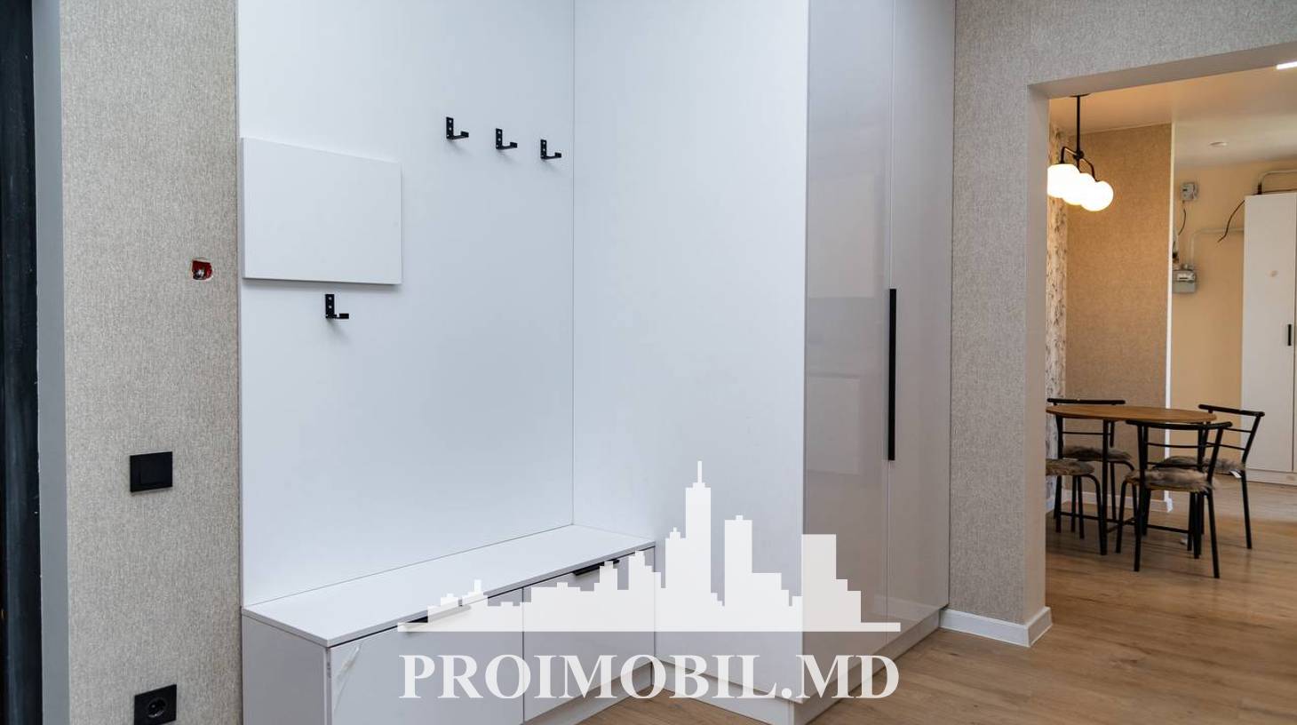 https://images.proimobil.md/Z-K8f2xnCRG-1fJH-GZT7Q0pQ2JLew9KLIrN36k5Wy8/watermark:0.75:so:0:30:0.39/resize:fill:1460:816:1/gravity:ce/bG9jYWw6Ly8vZXN0YXRlL2xyL2U2ZDhmOWEzLTNjMjgtNDgyYy1iOGRmLWU3Njg3OWI1NmQ5ZC5qcGVn