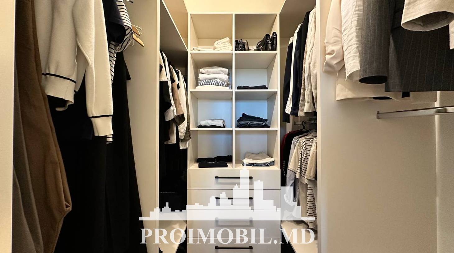 https://images.proimobil.md/Z2ChNnpB_6zvp3awnuCjcyo67-nycwj5-J1HcuEaPe8/watermark:0.75:so:0:30:0.39/resize:fill:1460:816:1/gravity:ce/bG9jYWw6Ly8vZXN0YXRlL2xyLzkyNzk2ODQ2LTVlNjgtNGQyMi1iNzBjLWY3MDRjNTFmMTg4OC5qcGVn