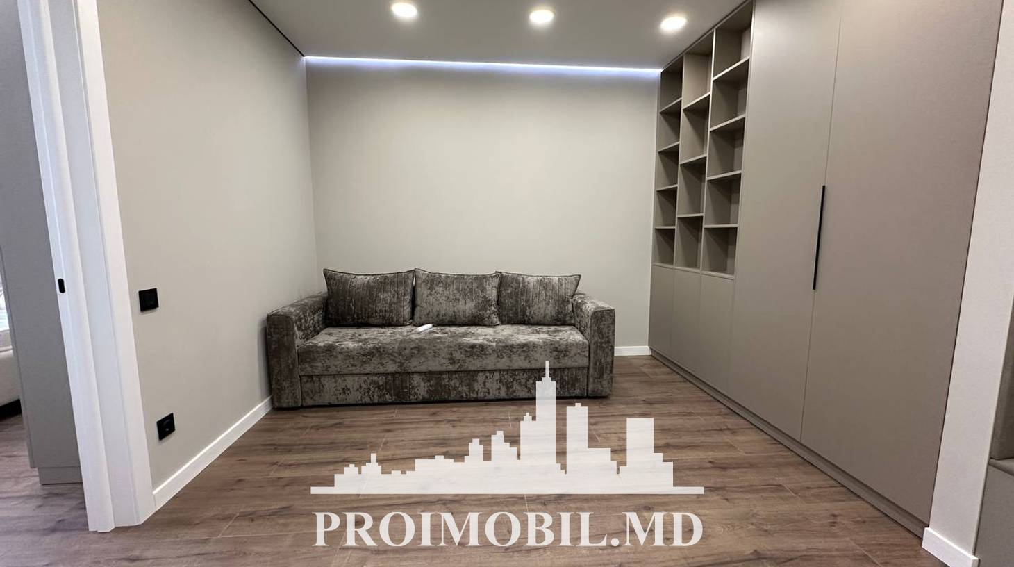 https://images.proimobil.md/Z3IPaqj9lF2mmep1Fq4cGO_Sf-U3UtxynvKURkjpJ30/watermark:0.75:so:0:30:0.39/resize:fill:1460:816:1/gravity:ce/bG9jYWw6Ly8vZXN0YXRlL2xyL2YxMzY0ZmY2LTE4YTMtNGM4YS1iZWY4LTlmYzQzYTBhMzQ0OC5qcGVn