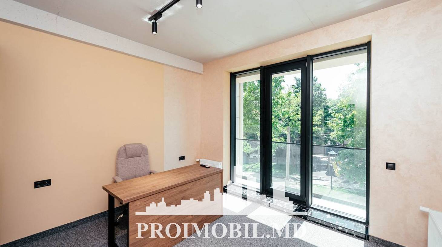 https://images.proimobil.md/Z744-M1gwzYEO24Z_VqCLBz_VfTEQ1OR8BSDYzixTmI/watermark:0.75:so:0:30:0.39/resize:fill:1460:816:1/gravity:ce/bG9jYWw6Ly8vZXN0YXRlL2xyL2EwZjMzODUzLWRhZTYtNGNlZS1iZWYxLTAzZjI5OTBhYTI4ZS5qcGVn