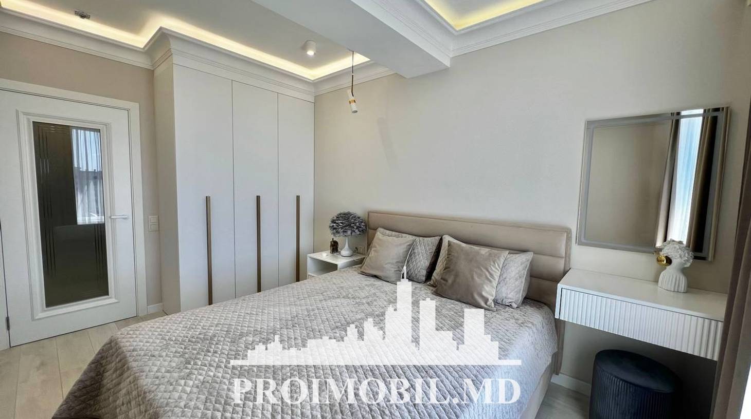 https://images.proimobil.md/Z82cnZgkHY6NKWq5G_X0SgFO-PzcI1T45M9Z4Hs6V7w/watermark:0.75:so:0:30:0.39/resize:fill:1460:816:1/gravity:ce/bG9jYWw6Ly8vZXN0YXRlL2xyL2QxNTI2NjkzLTAwYjMtNDIwMy04OWYyLTQwYzQzYWMyMzU4Ni5qcGVn