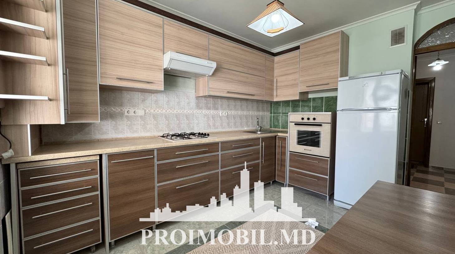 https://images.proimobil.md/ZBGV16I3m6y094R8r_47gKx_orqjWLN6Q3bAI5e2fi8/watermark:0.75:so:0:30:0.39/resize:fill:1460:816:1/gravity:ce/bG9jYWw6Ly8vZXN0YXRlL2xyL2IzYjkwYTczLTRjOTUtNGFlOS05MDc4LTI0ZjhjNDY4NjRjOC5qcGVn