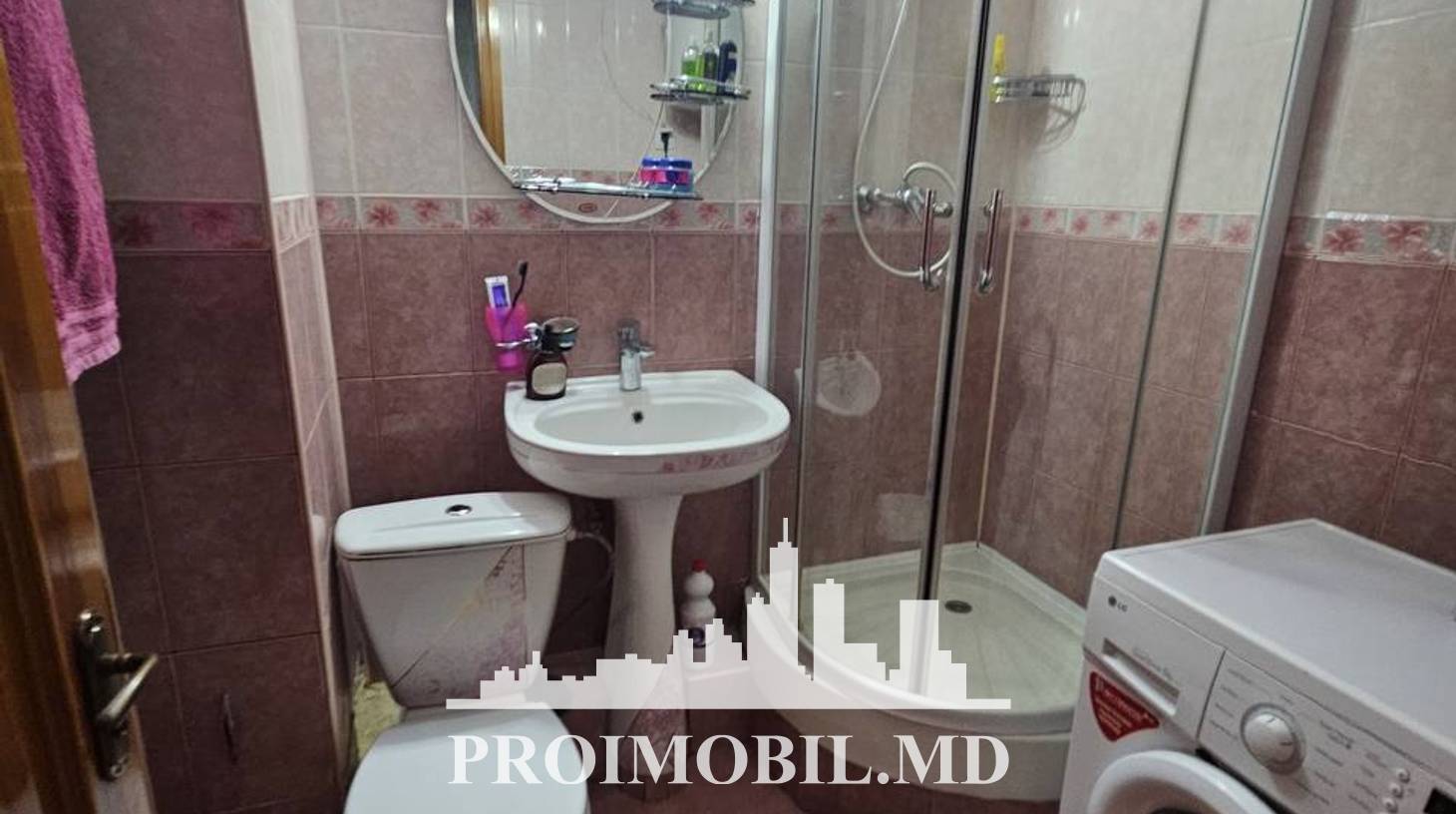 https://images.proimobil.md/ZBRiI40QmvfSPQH9TK7Yg6e8LA_ysdAFNywH3Lim-ZM/watermark:0.75:so:0:30:0.39/resize:fill:1460:816:1/gravity:ce/bG9jYWw6Ly8vZXN0YXRlL2xyLzAyMmYxZGRhLTk5OTUtNGYwNC04NTQ4LTlmNzgyNWMxOGIyOS5qcGVn