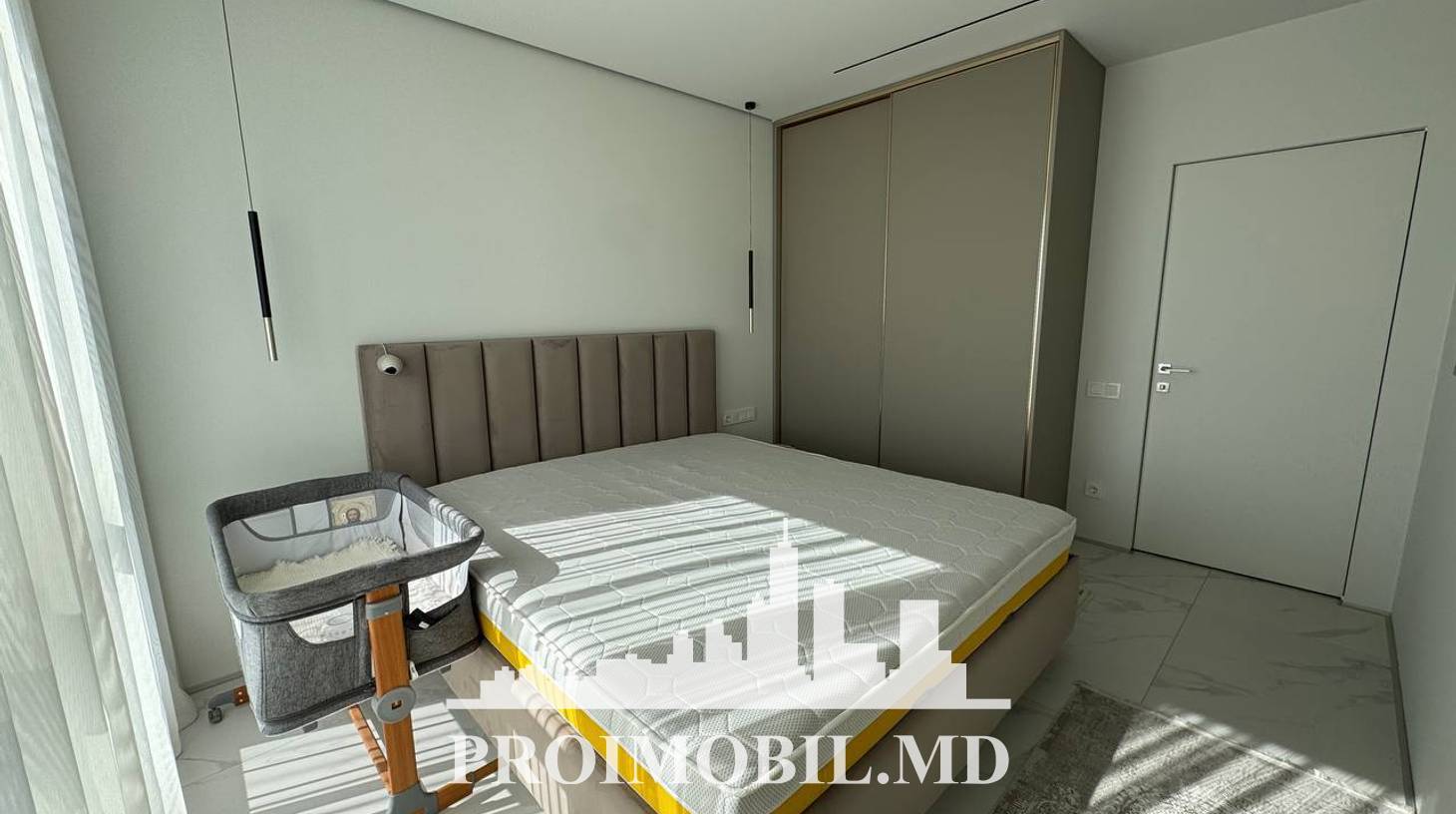https://images.proimobil.md/ZEI7U3zi7_v7vASiWlf4DMCDMIec1cwzbz1pMakE918/watermark:0.75:so:0:30:0.39/resize:fill:1460:816:1/gravity:ce/bG9jYWw6Ly8vZXN0YXRlL2xyLzc3NDhmNzkyLWQ2OTctNDdhYS1hNzY0LTYyZWQ5YTBmZWFhZS5qcGVn