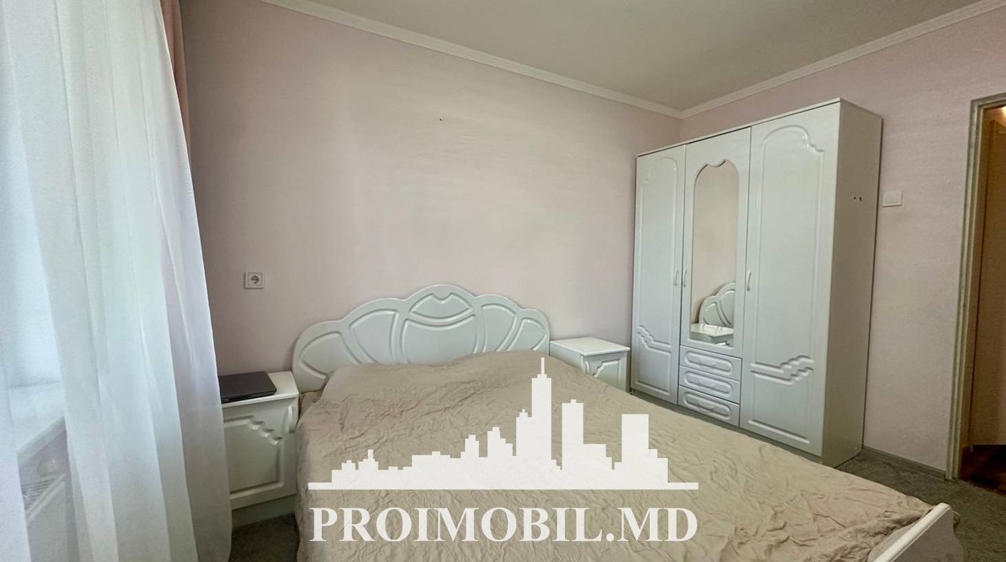 https://images.proimobil.md/ZFncvKe6Y3ehJTSXetVDj5f_kNolERCxT88XfvZg6q0/watermark:0.75:so:0:30:0.39/resize:fill:1460:816:1/gravity:ce/bG9jYWw6Ly8vZXN0YXRlL2xyLzkwZmFkNGMzLWJiYzgtNGIzOS05MjMwLTUwZDUwMjZiMzI2NC5qcGVn