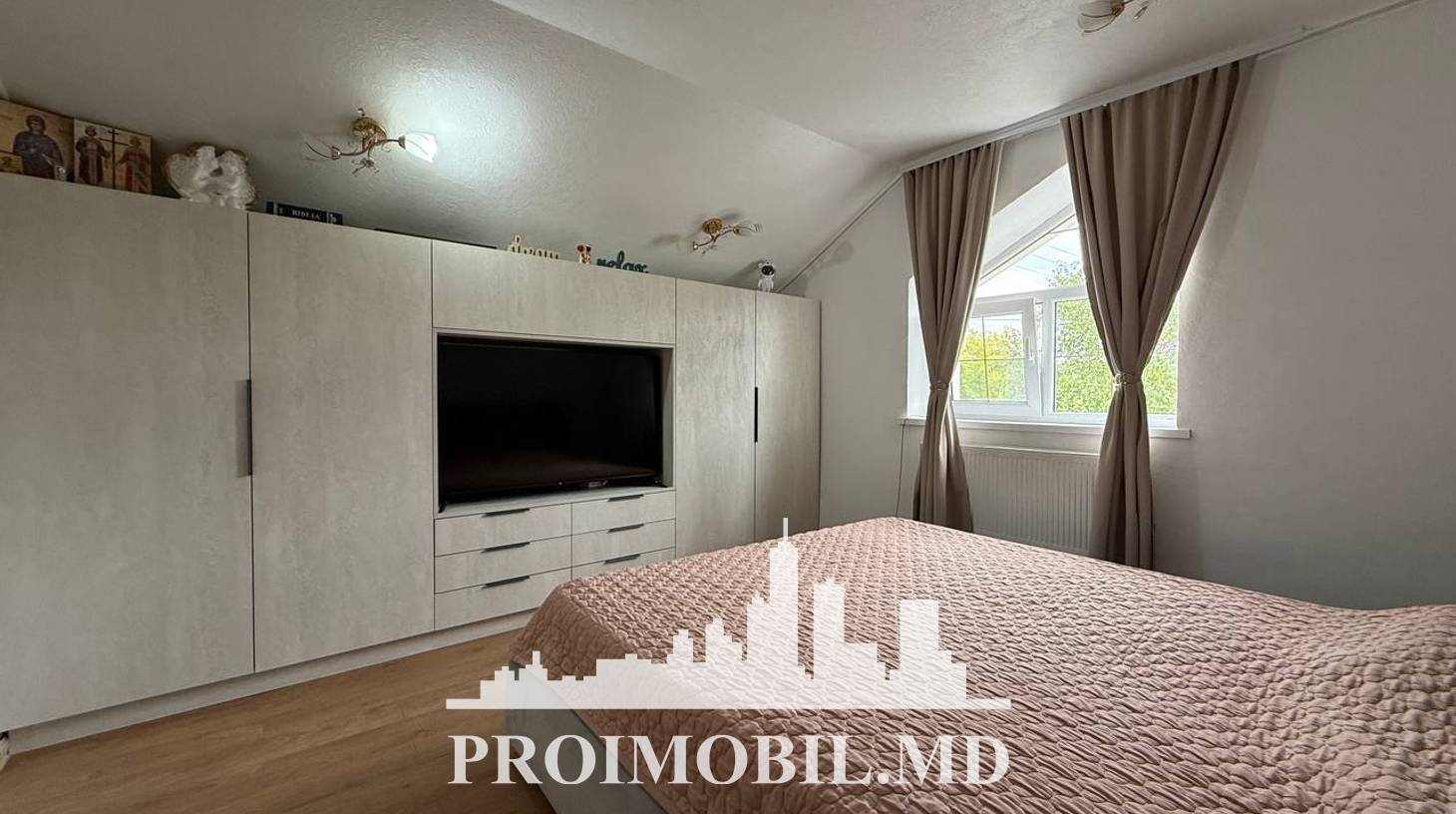 https://images.proimobil.md/ZFrGJImH04x49MQUVqVSIzgjpBw2cuusDkAqrK3W39Q/watermark:0.75:so:0:30:0.39/resize:fill:1460:816:1/gravity:ce/bG9jYWw6Ly8vZXN0YXRlL2xyLzYzYWRlYjc1LTNkYWItNGM5ZS05N2I1LWJmZWNiN2NlYTBiZS5qcGVn