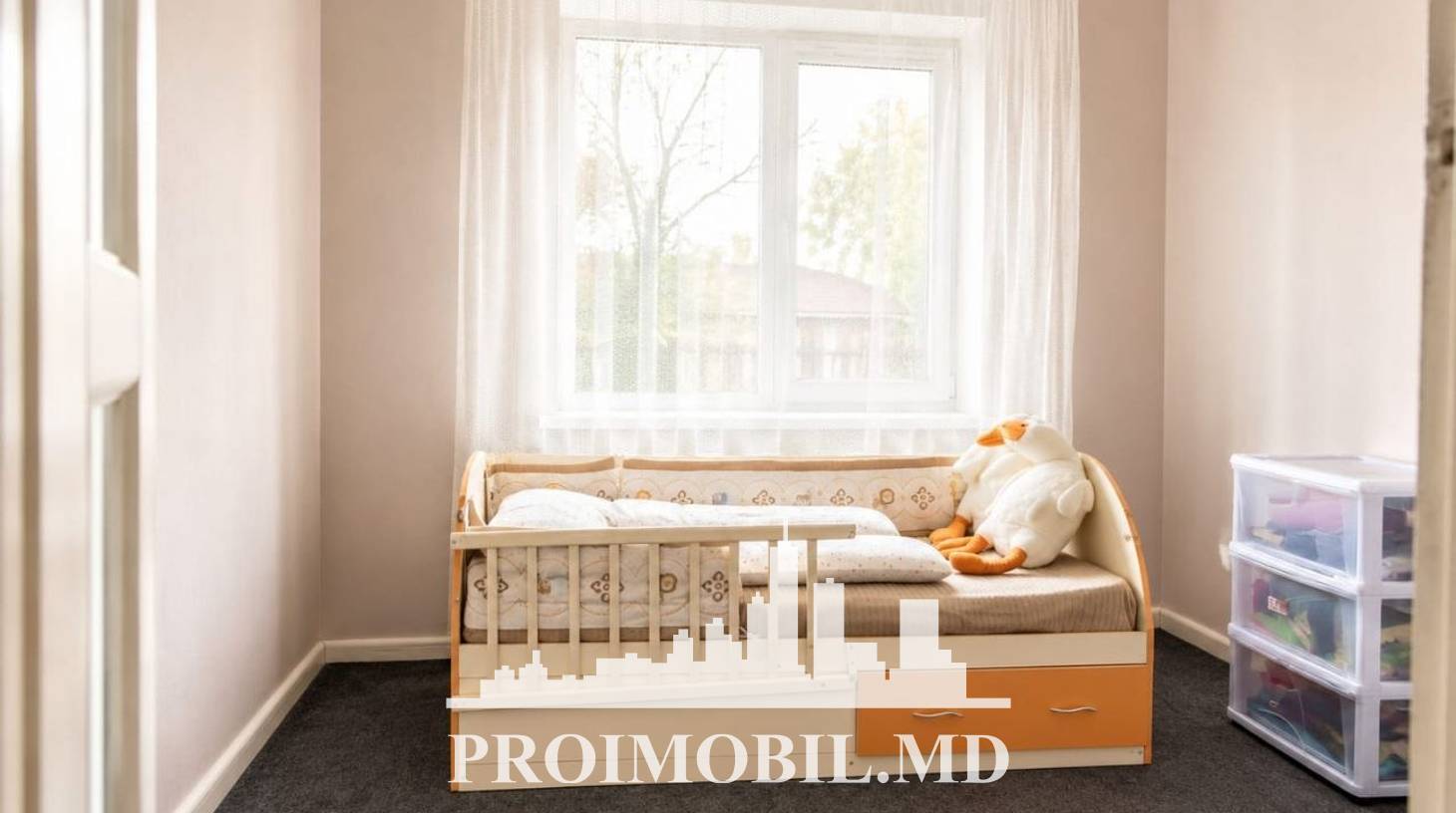 https://images.proimobil.md/ZIZTpN80ihl7oMLhRQjnVECqJG8YGe-tuwCZfLhOfK4/watermark:0.75:so:0:30:0.39/resize:fill:1460:816:1/gravity:ce/bG9jYWw6Ly8vZXN0YXRlL2xyLzZkY2NhM2I1LTVmMTAtNDcwZS05ZDcxLTkwMzI5NDYzZjJjZC5qcGVn