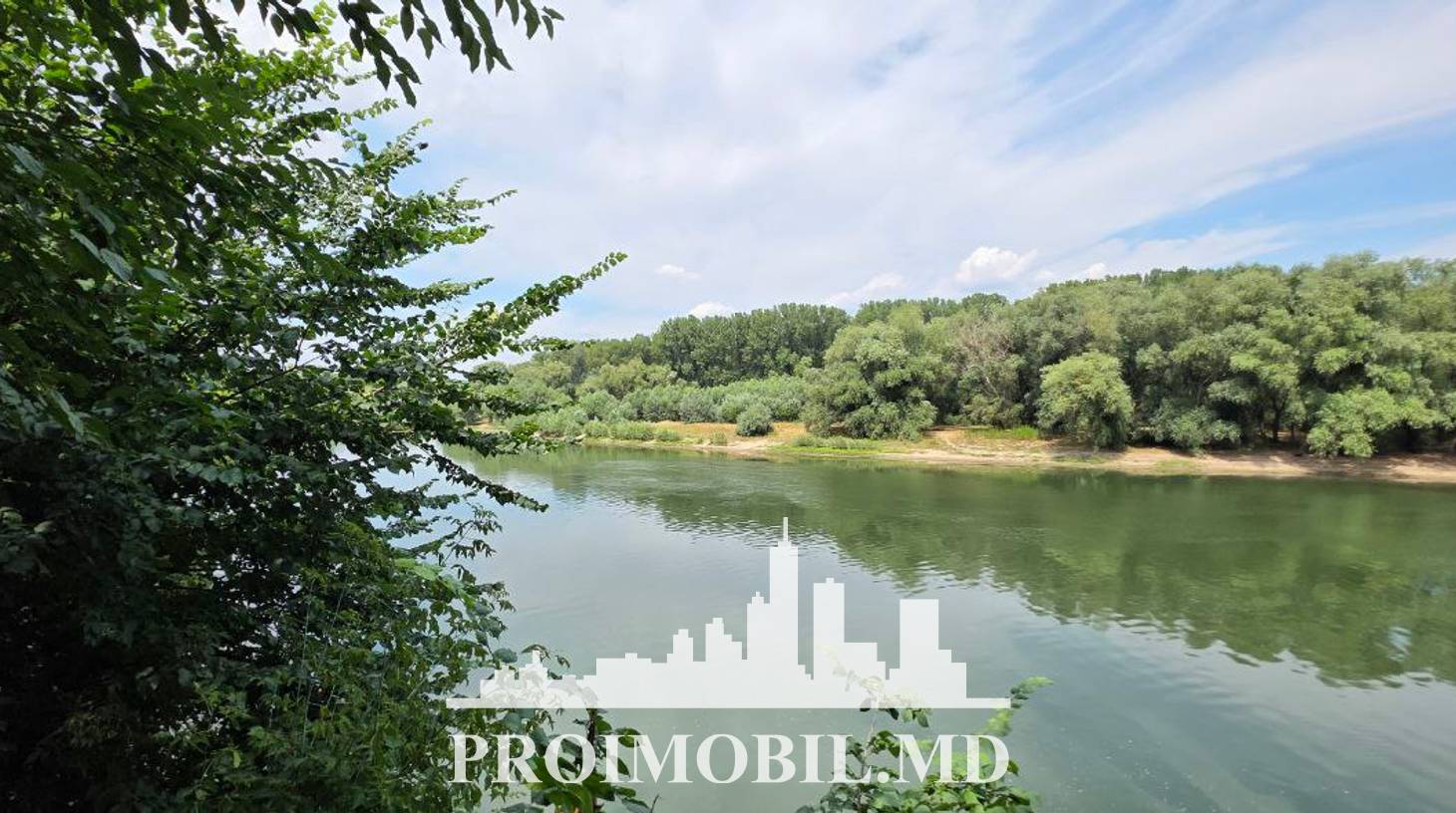 https://images.proimobil.md/ZKY07gxHZJJJoUzHwk_Hxgi6jUi35wNmUHl_tpuSGEU/watermark:0.75:so:0:30:0.39/resize:fill:1460:816:1/gravity:ce/bG9jYWw6Ly8vZXN0YXRlL2xyLzdlMzkzMTM4LTFlOTctNGEzYi1iODkxLWY1NzZmYzQxZDIxMi5qcGVn
