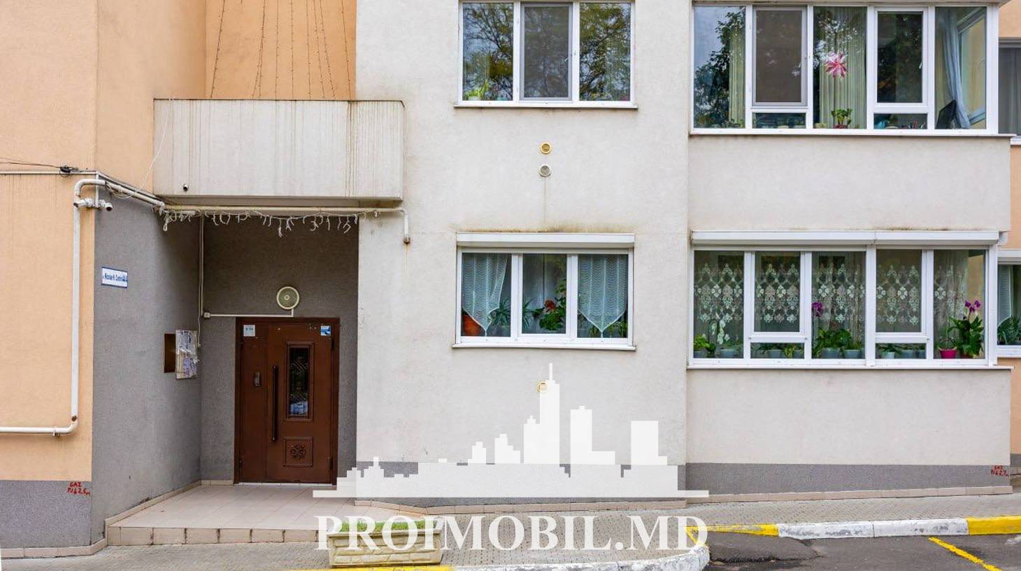 https://images.proimobil.md/ZKbPpthOLv25Qy4FiYnNX0ouv_y6cOdP8PXYs89BnJ4/watermark:0.75:so:0:30:0.39/resize:fill:1460:816:1/gravity:ce/bG9jYWw6Ly8vZXN0YXRlL2xyLzkyZDczMGM3LTMzMzItNDdhZS04MGYzLTAxZGQ1NDgxN2EyNC5qcGVn