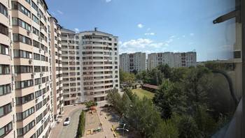 https://images.proimobil.md/ZPiGEamuroLyeKmhDxsluU3JKeAZbXez2bsrD0tzZV0/resize:fill:350:198:1/gravity:ce/bG9jYWw6Ly8vZXN0YXRlL2xyL2MxODllMGEyLTRmOTItNGQxYi04MzMzLTEwZDQzYzY3Y2JmMC5qcGVn