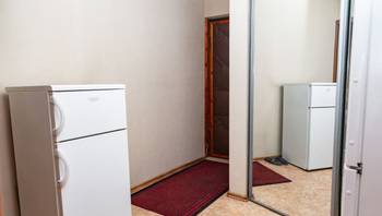 https://images.proimobil.md/ZVCFdLwzQ58zPvBLarn7LdQ_ldJB6PZf2OqAFIveioY/resize:fill:350:198:1/gravity:ce/bG9jYWw6Ly8vZXN0YXRlL2xyL2NhNTYyZGM5LWE1MGUtNDYzOC1hNGUxLWVlMjZjZjk5MjY3MC5qcGVn