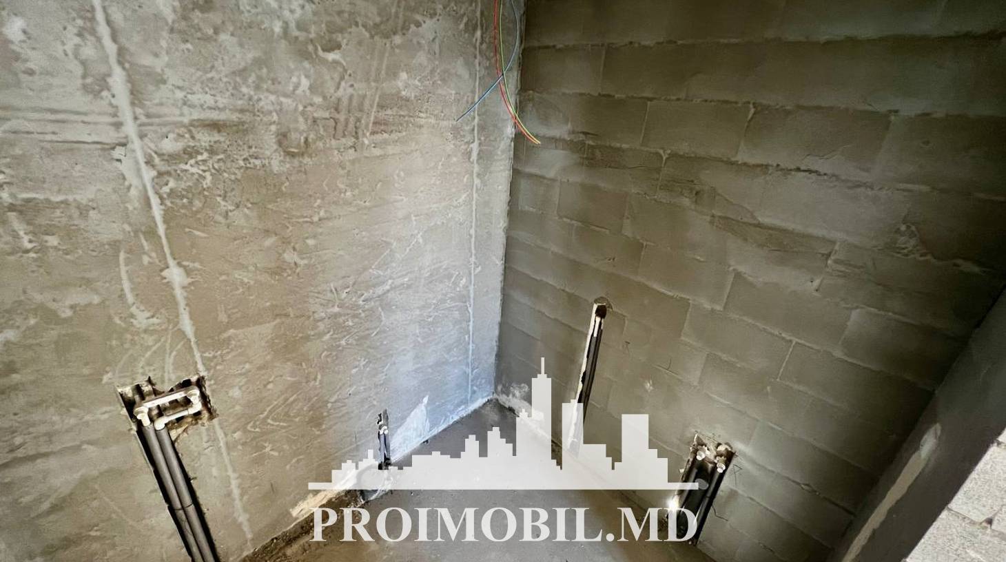 https://images.proimobil.md/ZWy_4-4bvRMjYTs5OZjTlnCHmaUUJxpnlDYUSXX0yNo/watermark:0.75:so:0:30:0.39/resize:fill:1460:816:1/gravity:ce/bG9jYWw6Ly8vZXN0YXRlL2xyLzk0ZjFjY2YzLWY1OGQtNDI1My04MDAwLWMxYzM2ZDEyNmQ0ZS5qcGVn