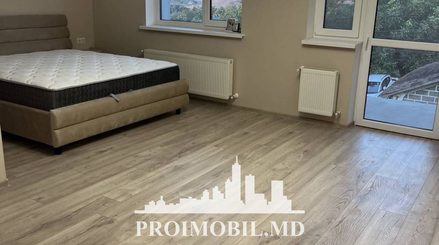 https://images.proimobil.md/ZXHuzKc1l-5uh169smul5olSPHDCdNp5Qnt8mQTkyDM/watermark:0.75:so:0:30:0.39/resize:fill:1460:816:1/gravity:ce/bG9jYWw6Ly8vZXN0YXRlL2xyLzgwZjFiNTE3LTI2ZDEtNGJlNC04MzFiLWZjYmU0YTU1NjdiZS5qcGVn