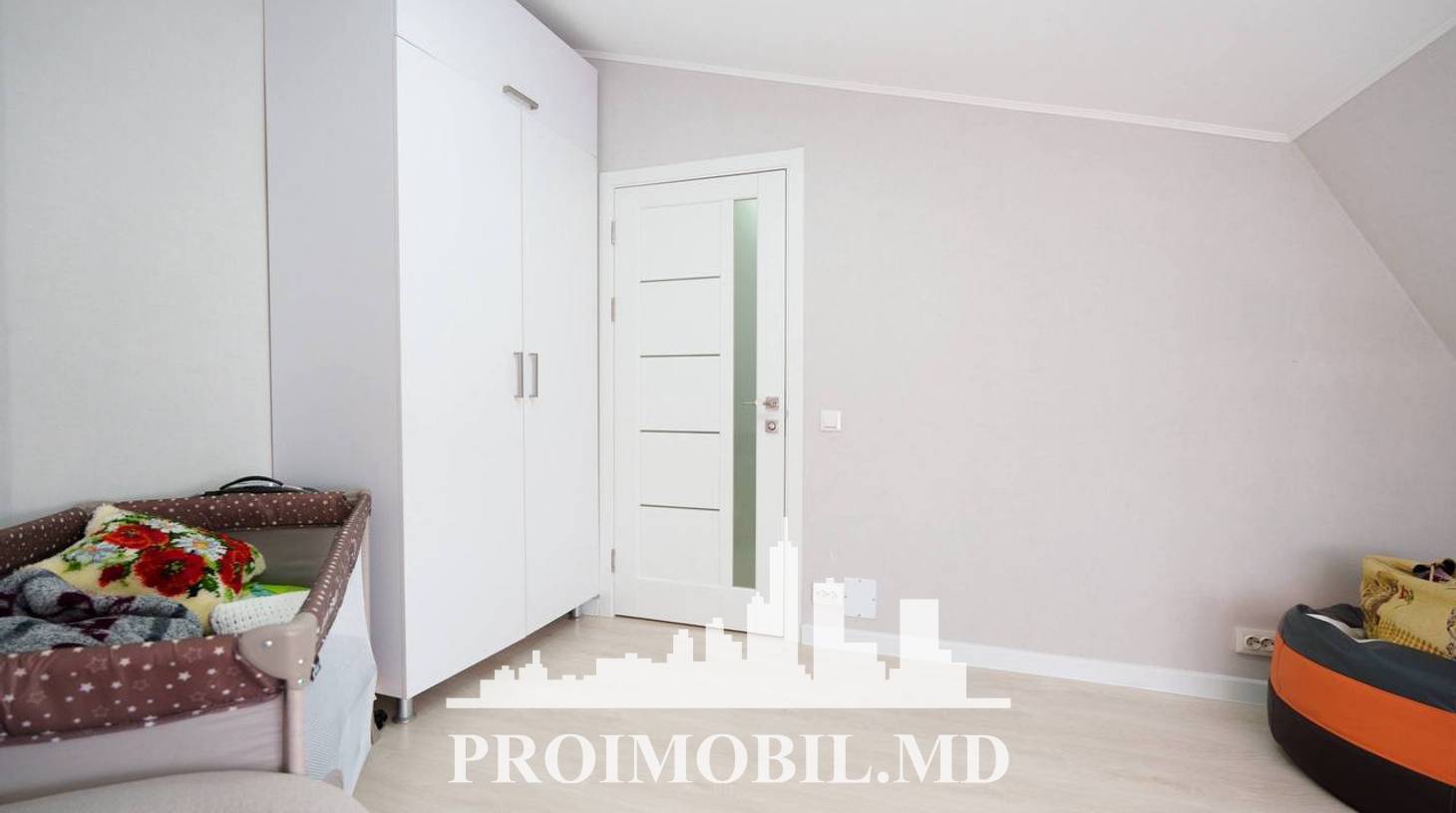 https://images.proimobil.md/ZYH8iS03sBSFqZa-VGoASG_JOuF3bu5Pq2jO5d-kcU8/watermark:0.75:so:0:30:0.39/resize:fill:1460:816:1/gravity:ce/bG9jYWw6Ly8vZXN0YXRlL2xyL2JkNWE2NzMxLTgxYmMtNDEyNS1iMjVlLWU4ODJhNmRkMGVkMi5qcGVn