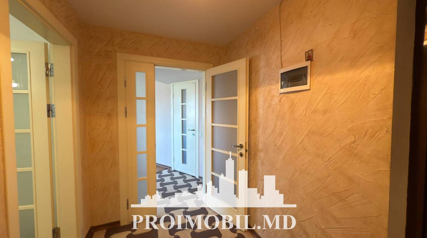 https://images.proimobil.md/ZedKokQPkphWryg-5WbEKRJ39vkABX7YCqr4_Y4jLjs/watermark:0.75:so:0:30:0.39/resize:fill:1460:816:1/gravity:ce/bG9jYWw6Ly8vZXN0YXRlL2xyLzQwZjlmNTM3LTJmOWYtNGM3YS04ZTZkLTQ1YjM4ZGJiZjNlMy5qcGVn