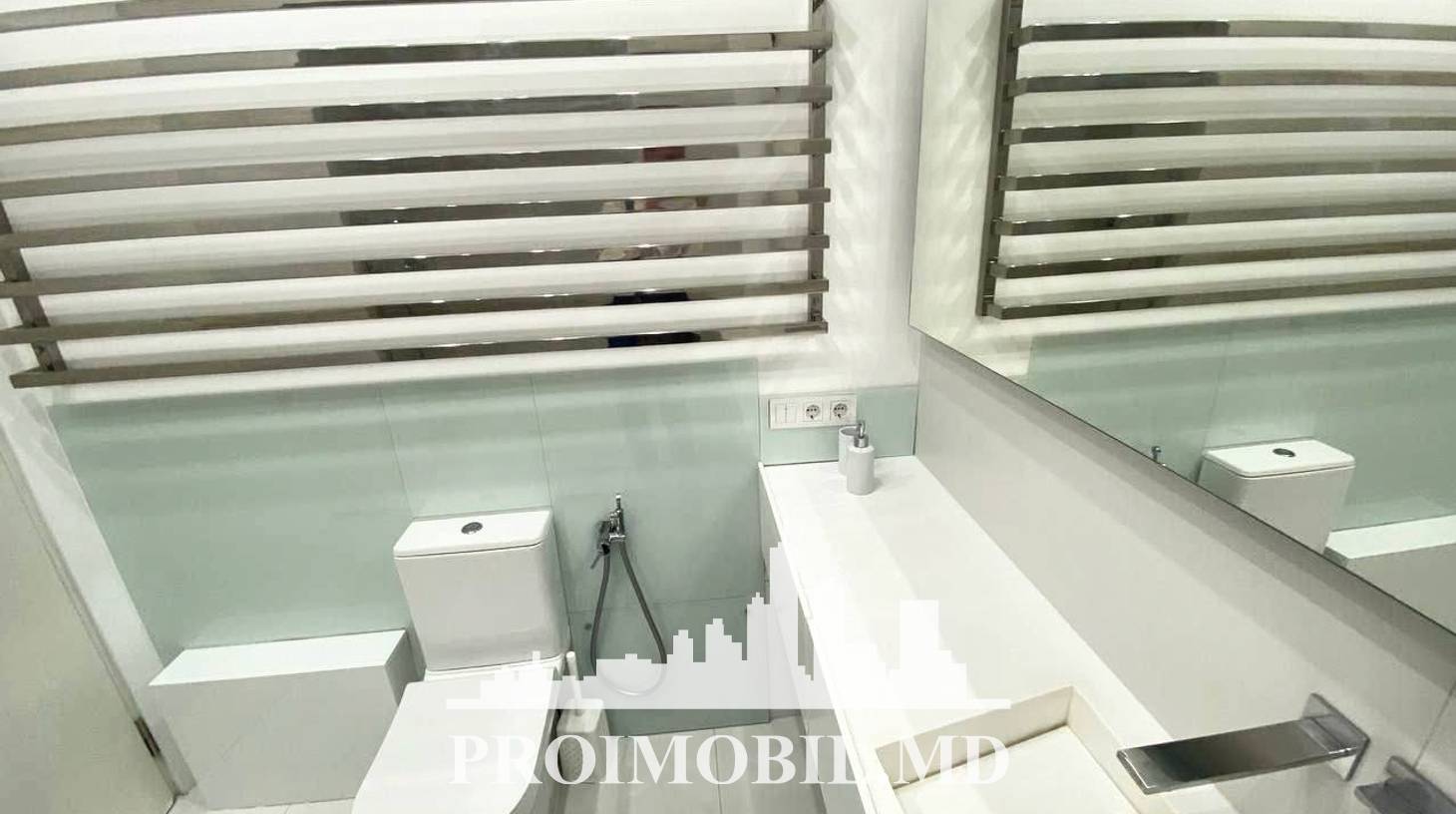 https://images.proimobil.md/Zf9hVdKlEJeqNoE9ZW_Z4nDFXwjPW_WrUjw0NGaAoKk/watermark:0.75:so:0:30:0.39/resize:fill:1460:816:1/gravity:ce/bG9jYWw6Ly8vZXN0YXRlL2xyL2YxM2VmMGVhLTZiYzItNDY4Ni04NzllLWVlN2NiZGU4MGEzOC5qcGVn