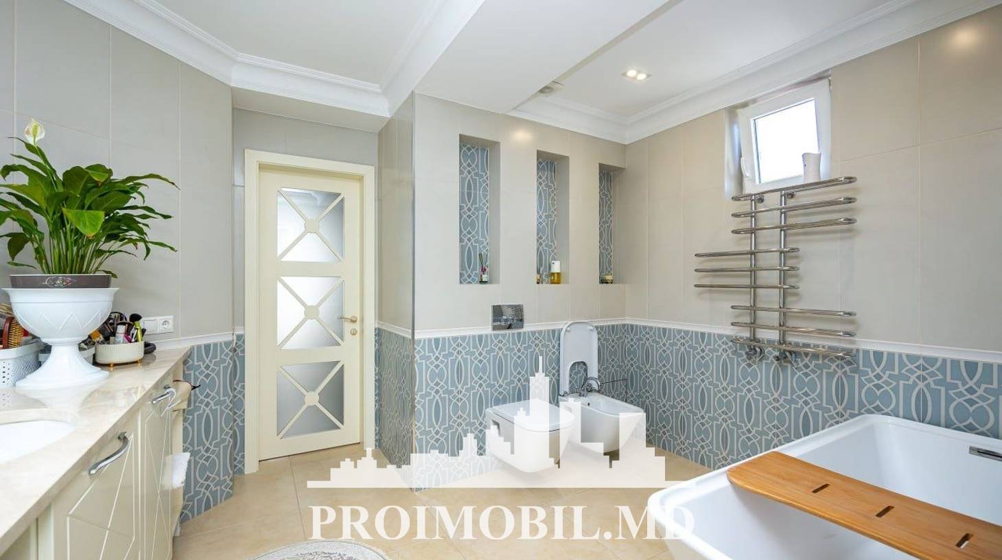 https://images.proimobil.md/Zi04QPTvbFeCwZBxyMBvHEXH_-4rk2A3AyhqPxMQ3iQ/watermark:0.75:so:0:30:0.39/resize:fill:1460:816:1/gravity:ce/bG9jYWw6Ly8vZXN0YXRlL2xyLzI0NWQwZDIzLTJiYzUtNDAyMC1iMDM1LWYxY2U3NGRhYTA1Ny5qcGVn
