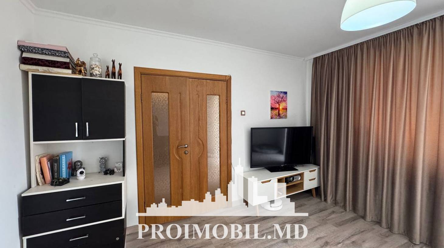 https://images.proimobil.md/ZiIhmxaqU8pOf9AE-_B28nHn4Fw_8sS9ODXYRQqZ5Dg/watermark:0.75:so:0:30:0.39/resize:fill:1460:816:1/gravity:ce/bG9jYWw6Ly8vZXN0YXRlL2xyLzVlNDA0NDU5LTYyNjQtNDM1NS04NzcxLTYxNTkzY2NmZjI2YS5qcGVn