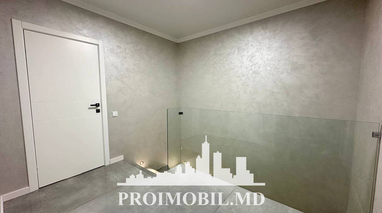 https://images.proimobil.md/ZkzQx-mgWUQjqUsUYfx3v9n3zbEhuaLjk_ibmxh4XQE/watermark:0.75:so:0:30:0.39/resize:fill:1460:816:1/gravity:ce/bG9jYWw6Ly8vZXN0YXRlL2xyLzE1OTViNmM0LWFiY2UtNGQxYy1hMTAwLTBiN2ZiMDM4ZjQxNi5qcGVn