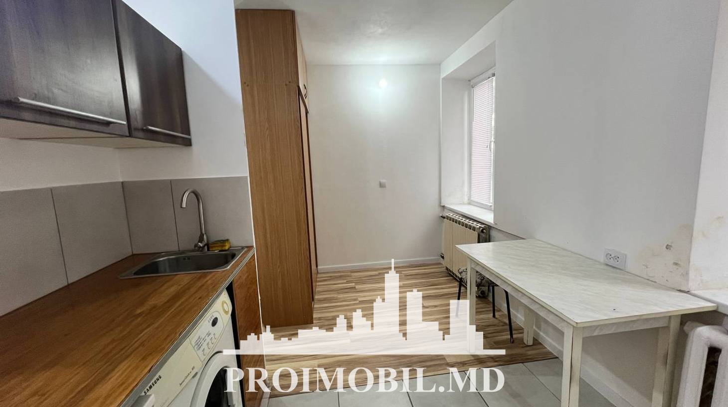 https://images.proimobil.md/Zlg0O49EBRf83CbVOHm4AdwnKQuG6aJKy42vCKOSP_4/watermark:0.75:so:0:30:0.39/resize:fill:1460:816:1/gravity:ce/bG9jYWw6Ly8vZXN0YXRlL2xyLzlkOGFlNDNlLTgyMDUtNDk4OC04MGJlLTllOGQ1NGJiYjUzNC5qcGVn
