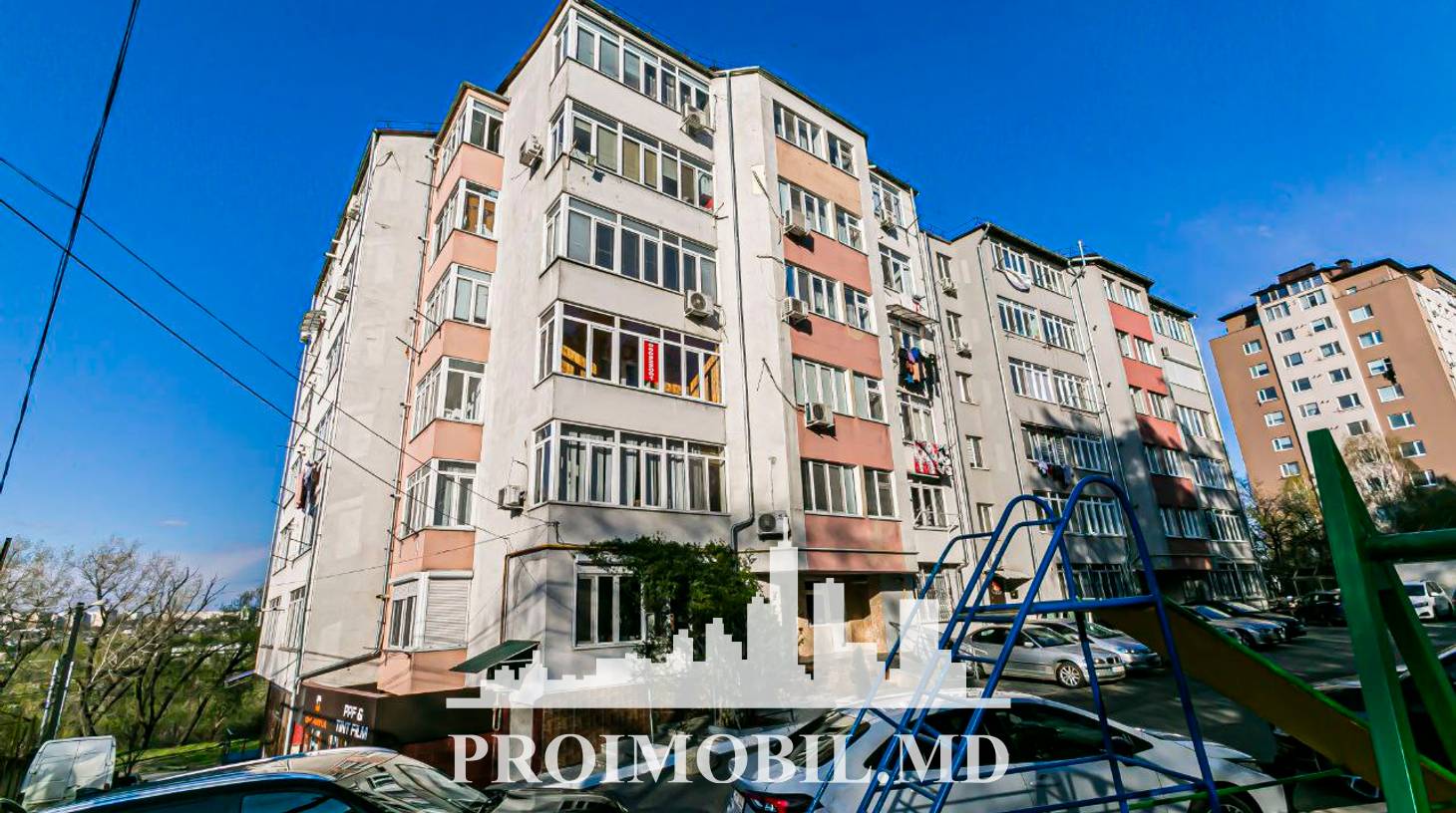 https://images.proimobil.md/ZliMw4CbKXlAhdyTSSF2Ri6sYXqPxW9hckmXy771XNs/watermark:0.75:so:0:30:0.39/resize:fill:1460:816:1/gravity:ce/bG9jYWw6Ly8vZXN0YXRlL2xyLzMyNDU0NTUwLWI2ODYtNGZkNi1hNzVmLTBjN2VkMjgwOGEyMC5qcGVn
