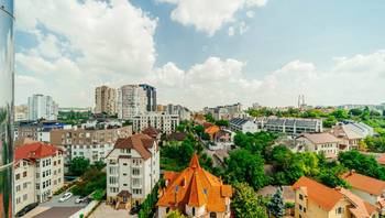 https://images.proimobil.md/ZoVddfxxWcQH7lDuV0fYAFoGmZbFOtWeVJpvowo0vP4/resize:fill:350:198:1/gravity:ce/bG9jYWw6Ly8vZXN0YXRlL2xyLzIyOWZjOGY0LTdjZDgtNGRjZC1iMGI2LWUwMjNiODM2MGZkYS5qcGVn