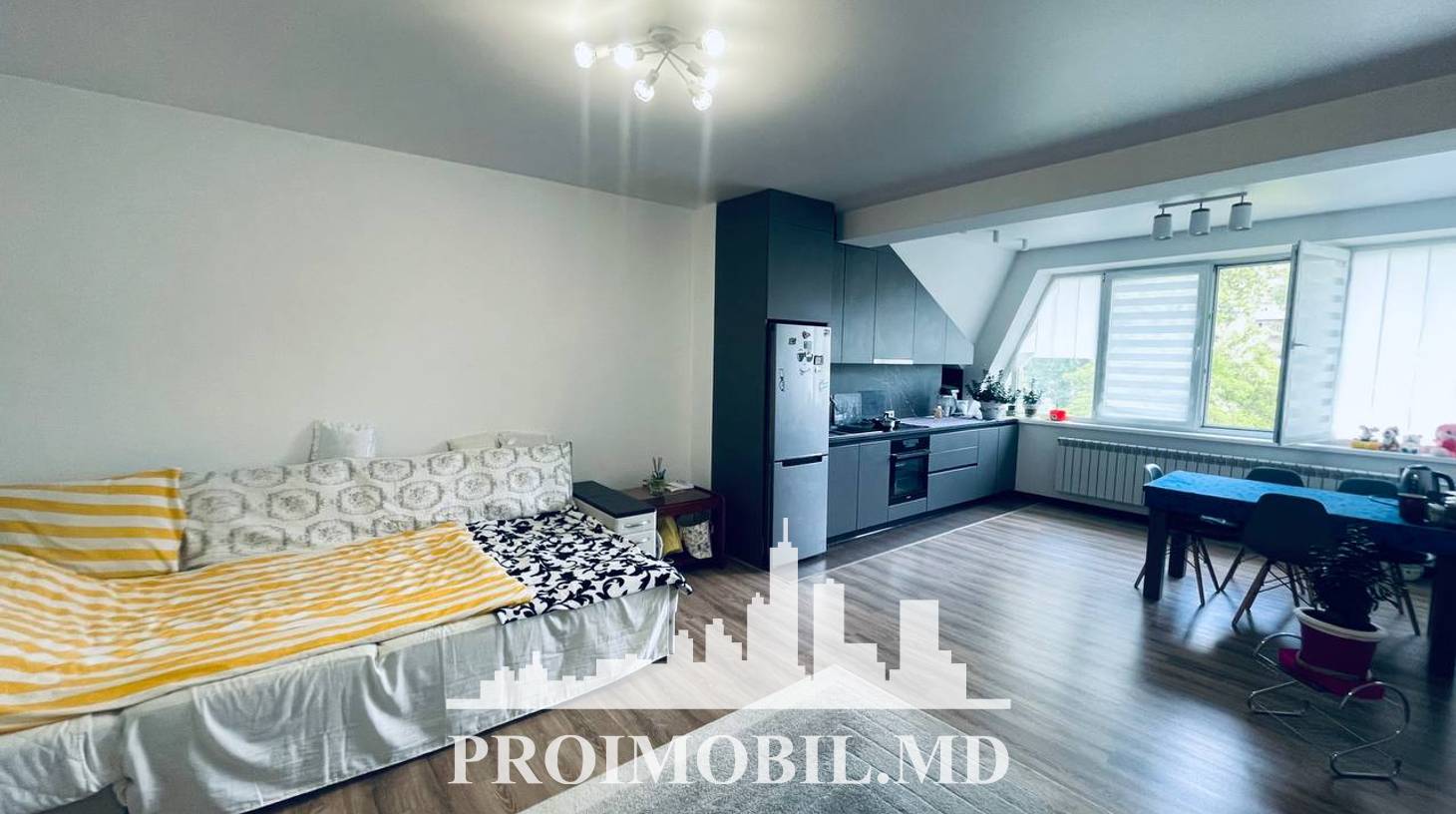 https://images.proimobil.md/ZopchfQd0EjgMoDaI0IvzNT19smQ9sHRKBIISUdG8ow/watermark:0.75:so:0:30:0.39/resize:fill:1460:816:1/gravity:ce/bG9jYWw6Ly8vZXN0YXRlL2xyL2E1Mjc5Y2E5LTZkMGQtNDM1Zi05NzVmLTk4YzlkYzYxNTI0Mi5qcGVn