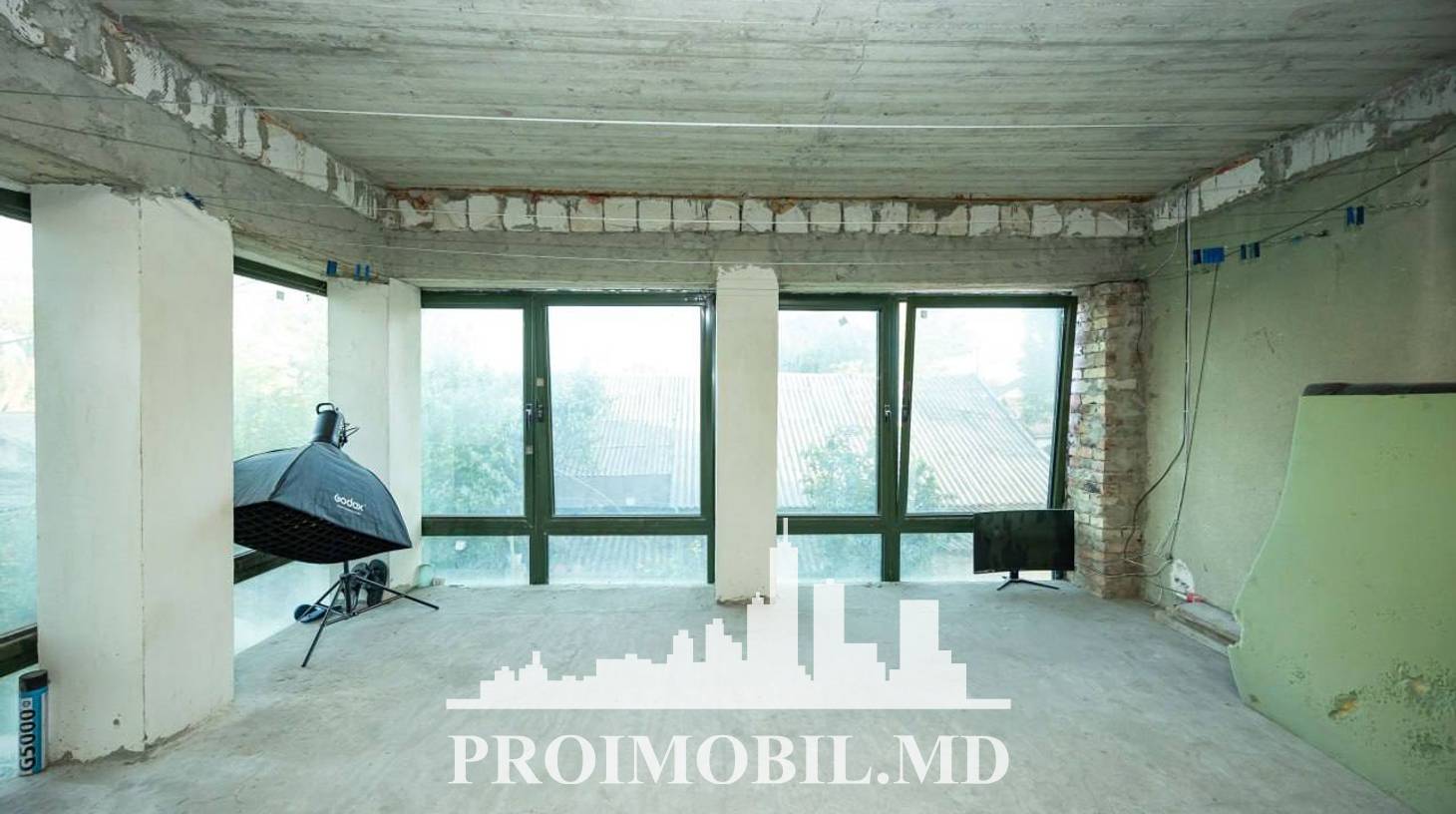 https://images.proimobil.md/ZpbRuAVXILXAxfGx_b3sRsVYzfzKnFV10QM7SrhaUa4/watermark:0.75:so:0:30:0.39/resize:fill:1460:816:1/gravity:ce/bG9jYWw6Ly8vZXN0YXRlL2xyLzMxNGYyNjI0LTgxNDItNDRlZC1iMDczLWJjMjY3MTY1M2UyNC5qcGVn