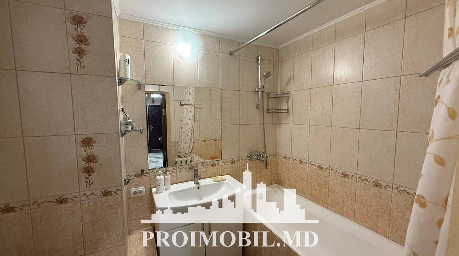 https://images.proimobil.md/Zso_VIPqKttL2n48FecFlNAvPdMx3b30PEgFYTWh070/watermark:0.75:so:0:30:0.39/resize:fill:1460:816:1/gravity:ce/bG9jYWw6Ly8vZXN0YXRlL2xyLzQ2ZTY5NzE0LWZlNjUtNDUyNC04YWI3LWZhZmY0ODg5ZDIzMC5qcGVn