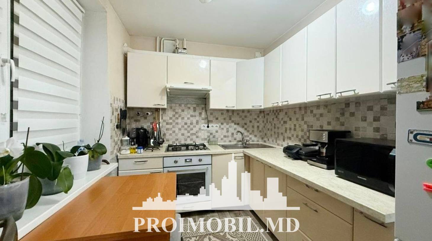 https://images.proimobil.md/ZveMUjuo_F4wwBINNbznLZLsbgaPewb32FjgYa49Zzg/watermark:0.75:so:0:30:0.39/resize:fill:1460:816:1/gravity:ce/bG9jYWw6Ly8vZXN0YXRlL2xyL2IzYmI0NWZiLTU5MTAtNGE2MS05YTBhLWY5MmViODRlNWYyMS5qcGVn