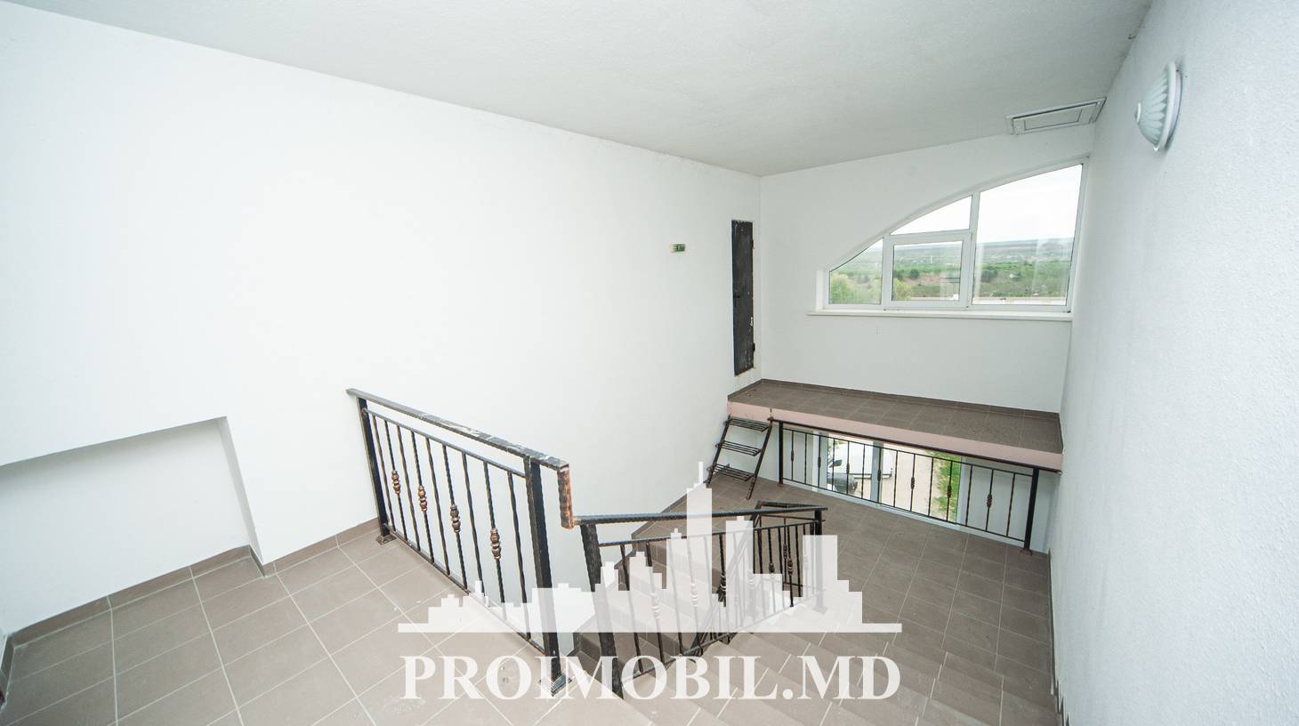 https://images.proimobil.md/ZvxKjSyD6Nnyz4Cp5YI4s7OSxu-NnoDa-U24BnDWHSw/watermark:0.75:so:0:30:0.39/resize:fill:1460:816:1/gravity:ce/bG9jYWw6Ly8vZXN0YXRlL2xyLzEwYTc3YTAzLTU1NjMtNGEwOC05NjhjLTZkZjliMmZlNWQwMy5qcGVn