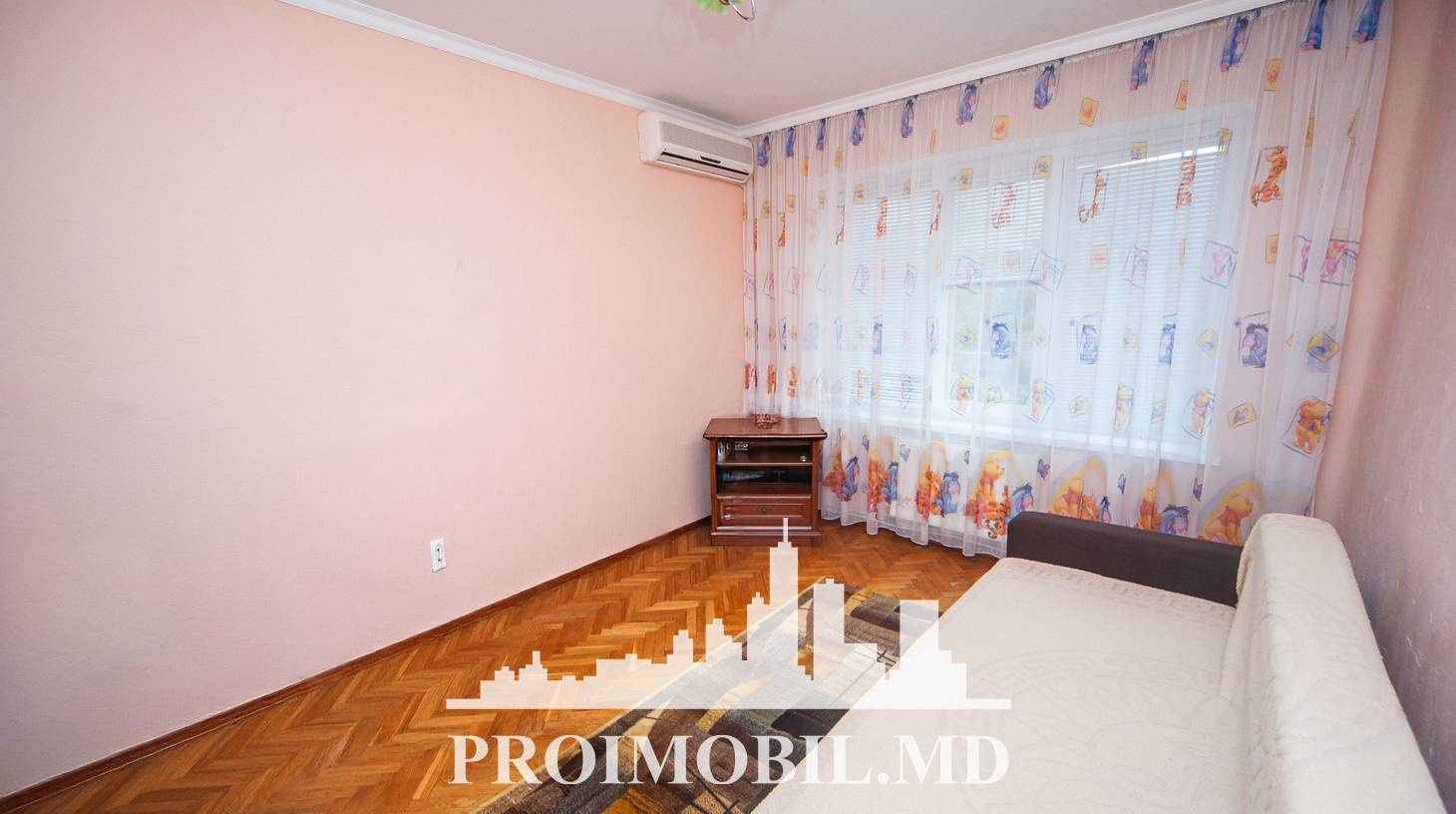 https://images.proimobil.md/ZyMC3dVubu50JTL-Gye-FByhgujiB64d4XvcuKgIYJM/watermark:0.75:so:0:30:0.39/resize:fill:1460:816:1/gravity:ce/bG9jYWw6Ly8vZXN0YXRlL2xyLzBiMDM4OTg5LWRiZWMtNGU4Ni04NmJiLWM1YTk5ZTE2MGNhOS5qcGVn