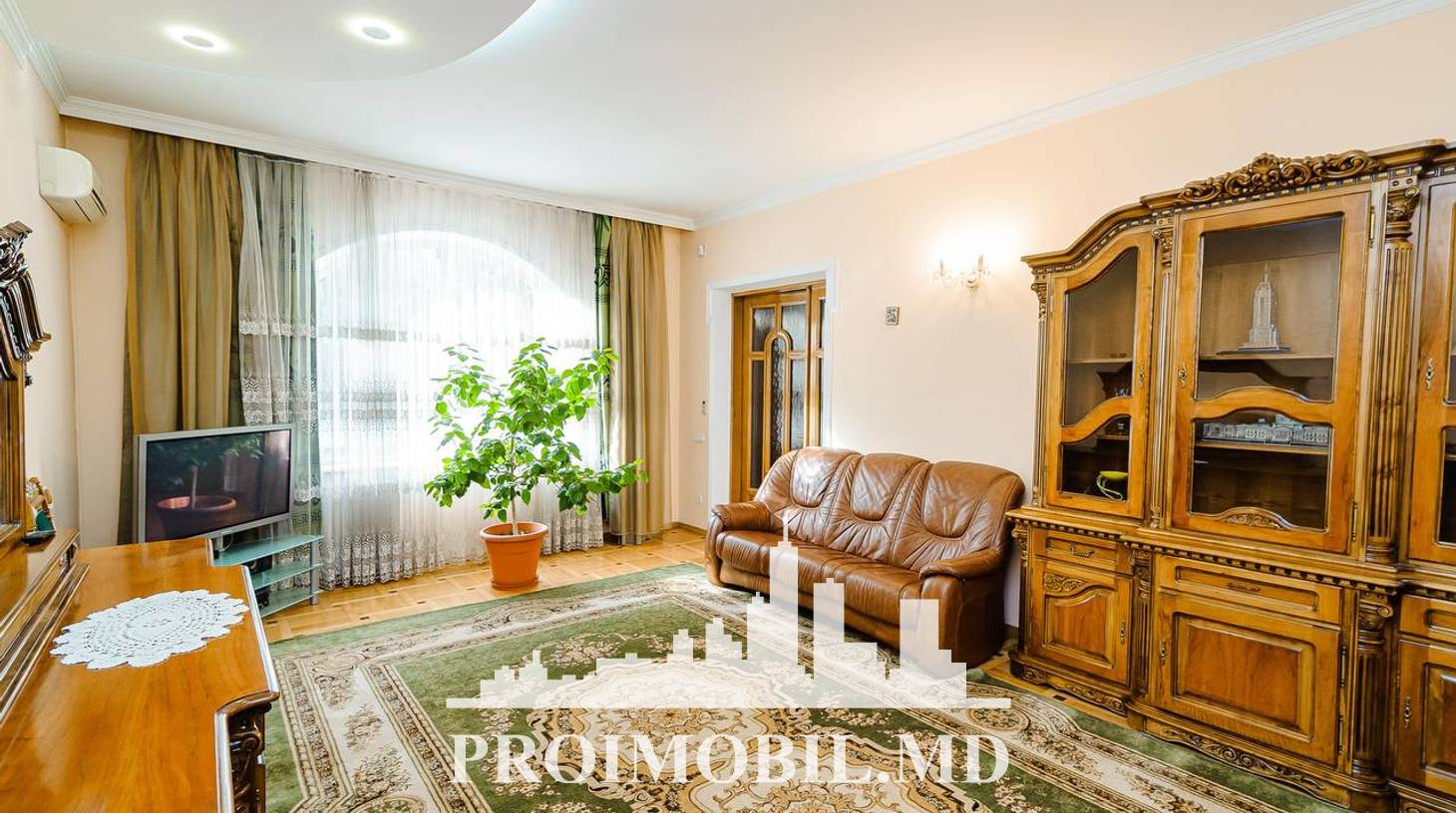 https://images.proimobil.md/ZzXzSBWtWY5LHvLNiSSswkxMZ-pajGuCh82oViSiqFk/watermark:0.75:so:0:30:0.39/resize:fill:1460:816:1/gravity:ce/bG9jYWw6Ly8vZXN0YXRlL2xyL2UzNTgzMzRmLWNiNzItNGM1My04YWQ1LTIyMDY2OGIzYTc0YS5qcGVn