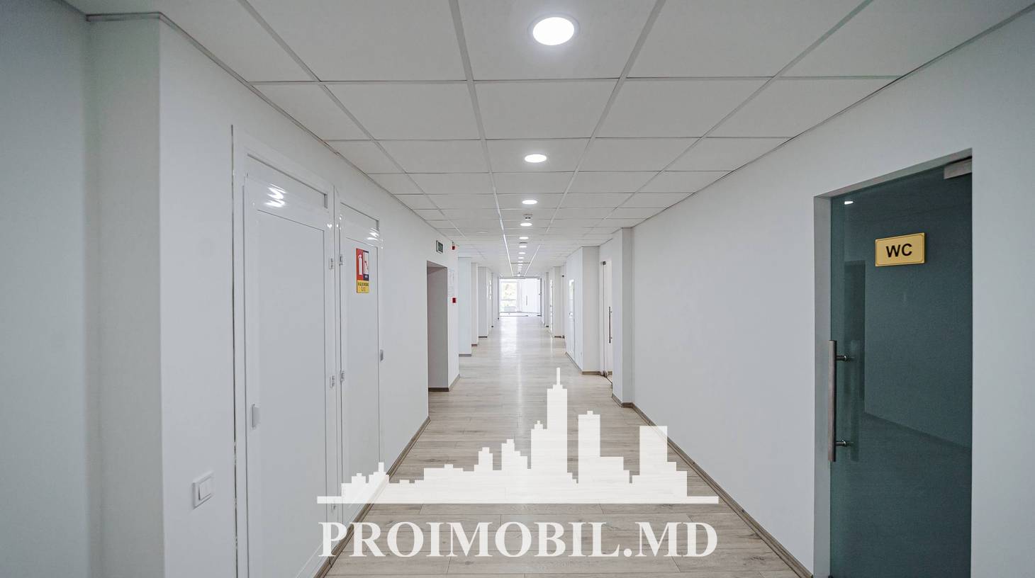 https://images.proimobil.md/_6QTQBulBoa2F75cwiORcYiS5YMoR2oOg9GBO9A14PE/watermark:0.75:so:0:30:0.39/resize:fill:1460:816:1/gravity:ce/bG9jYWw6Ly8vZXN0YXRlL2xyLzU1ZjI1NDFhLWMzOTMtNGFmZS1hMjc2LWI2MmNkYzRjM2M0My5qcGVn