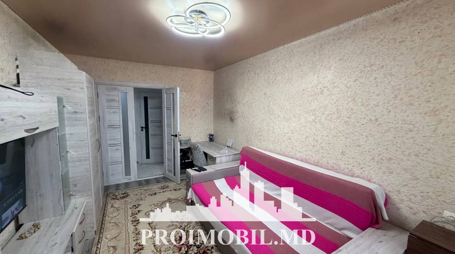 https://images.proimobil.md/_AhpjUikRKsqfpCRU5ZA2QO6dxDYEq8111yXWaT6Pv4/watermark:0.75:so:0:30:0.39/resize:fill:1460:816:1/gravity:ce/bG9jYWw6Ly8vZXN0YXRlL2xyLzYxZGZhNTRmLTU2YWUtNDc3My04MzNjLWFjZTViOWM1YTQ1Ni5qcGVn